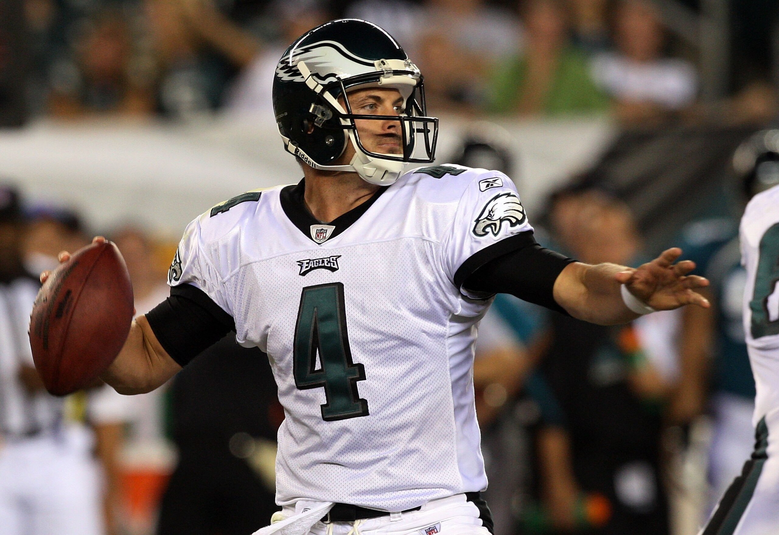 PHILADELPHIA - AUGUST 27:  Kevin Kolb #4 of the Philadelphia Eagles throws a pass against the preseason game against the Jacksonville Jaguars at Lincoln Financial Field on August 27, 2009 in Philadelphia, Pennsylvania.  (Photo by Jim McIsaac/Getty Images)
