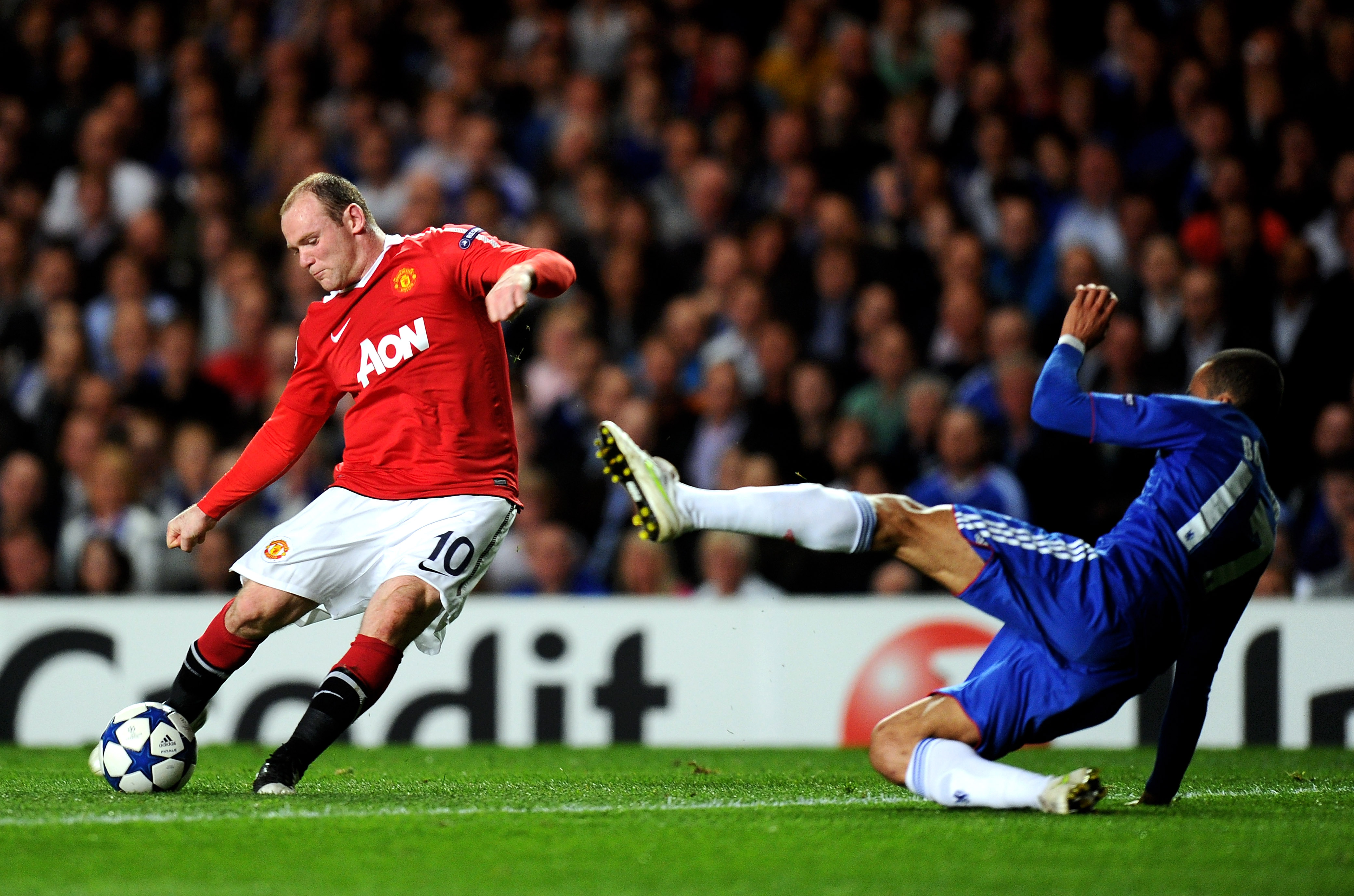 LONDON, ENGLAND - APRIL 06:  Wayne Rooney of Manchester United takes a shot on goal as Jose Bosingwa of Chelsea closes in during the UEFA Champions League quarter final first leg match between Chelsea and Manchester United at Stamford Bridge on April 6, 2