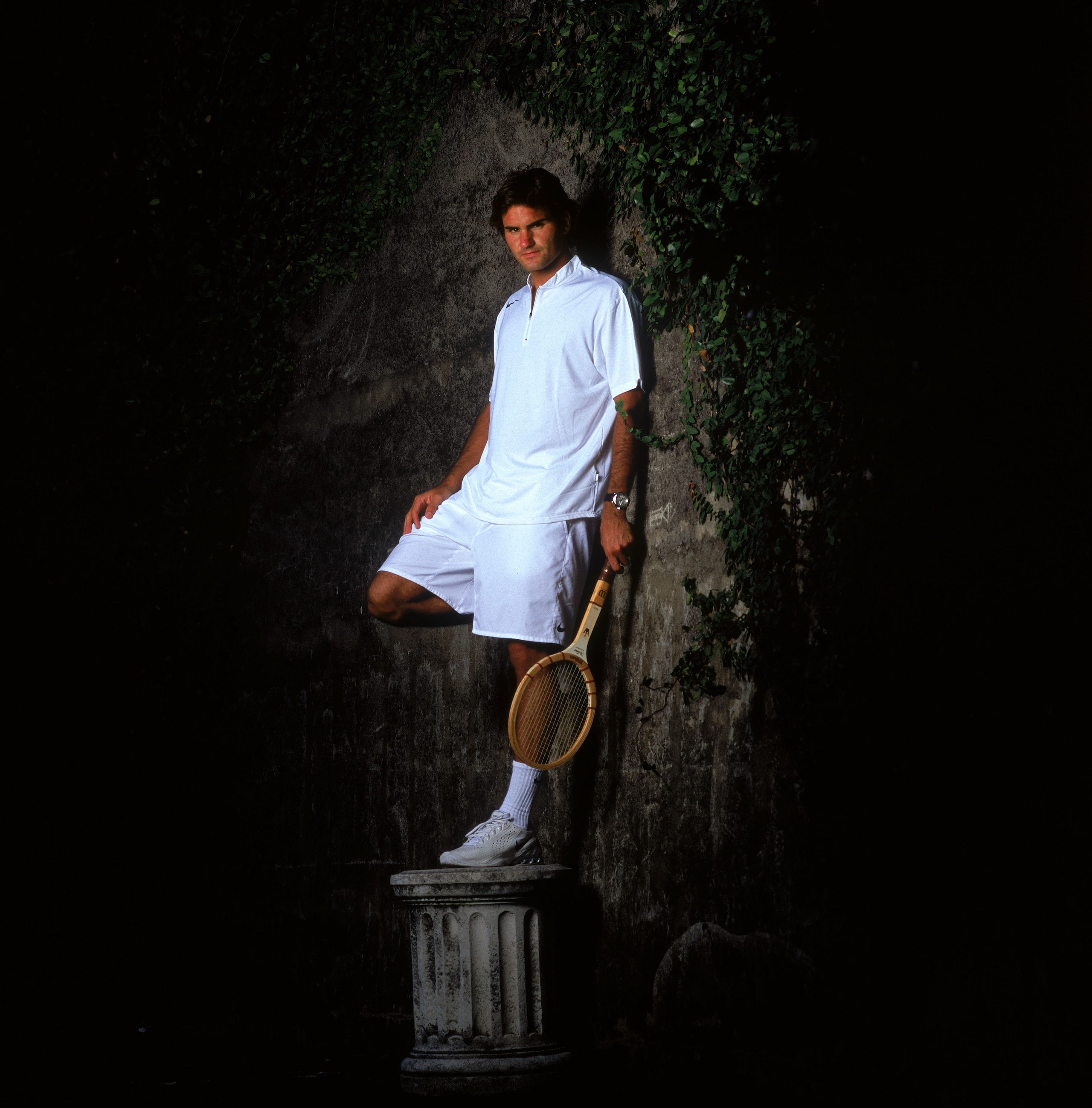 SYDNEY, AUSTRALIA - DECEMBER 21:  Roger Federer of Switzerland poses during a photo shoot at the Park Hyatt Hotel December 21, 2004 in Sydney, Australia. (Photo by Adam Pretty/Getty Images)