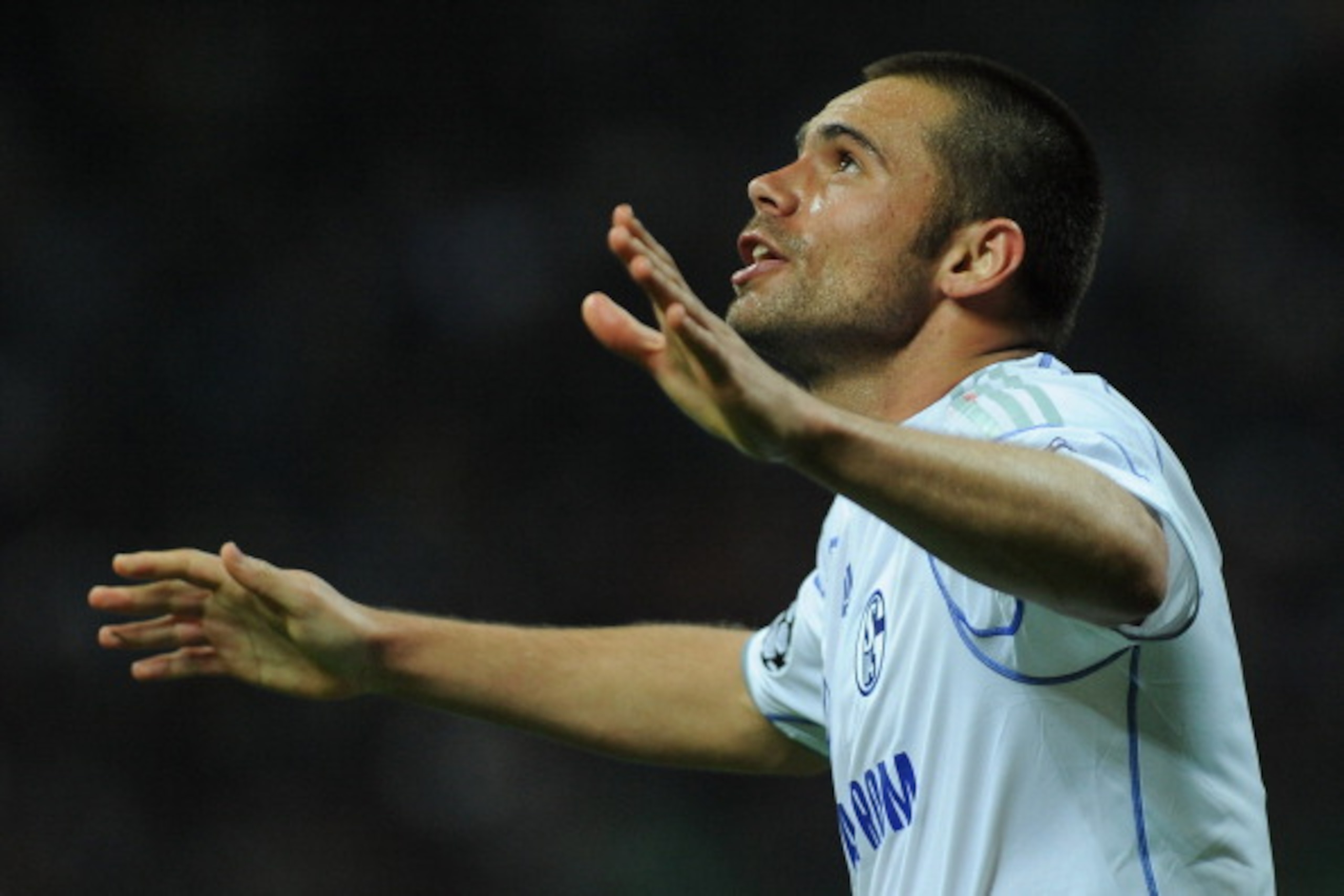 MILAN, ITALY - APRIL 05:  Edu of Schalke 04 celebrates his goal during the UEFA Champions League Quarter Final match between FC Internazionale Milano and Schalke 04 at San Siro Stadium on April 5, 2011 in Milan, Italy.  (Photo by Valerio Pennicino/Getty I