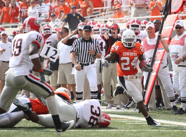 STILLWATER, OK - SEPTEMBER 5:  Running back Kendall Hunter #24 of the Oklahoma State Cowboys rushes for a nine yards during the third quarter of the game against the Georgia Bulldogs at Boone Pickens Stadium on September 5, 2009 in Stillwater, Oklahoma. (