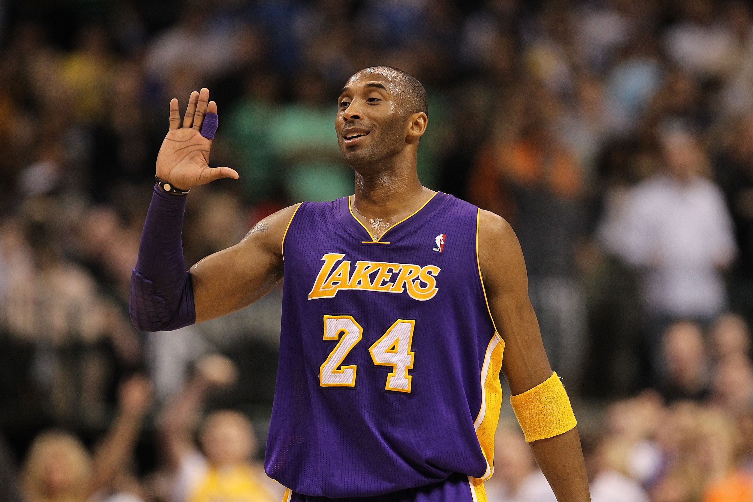 DALLAS, TX - MARCH 12:  Guard Kobe Bryant #24 of the Los Angeles Lakers at American Airlines Center on March 12, 2011 in Dallas, Texas.  NOTE TO USER: User expressly acknowledges and agrees that, by downloading and or using this photograph, User is consen