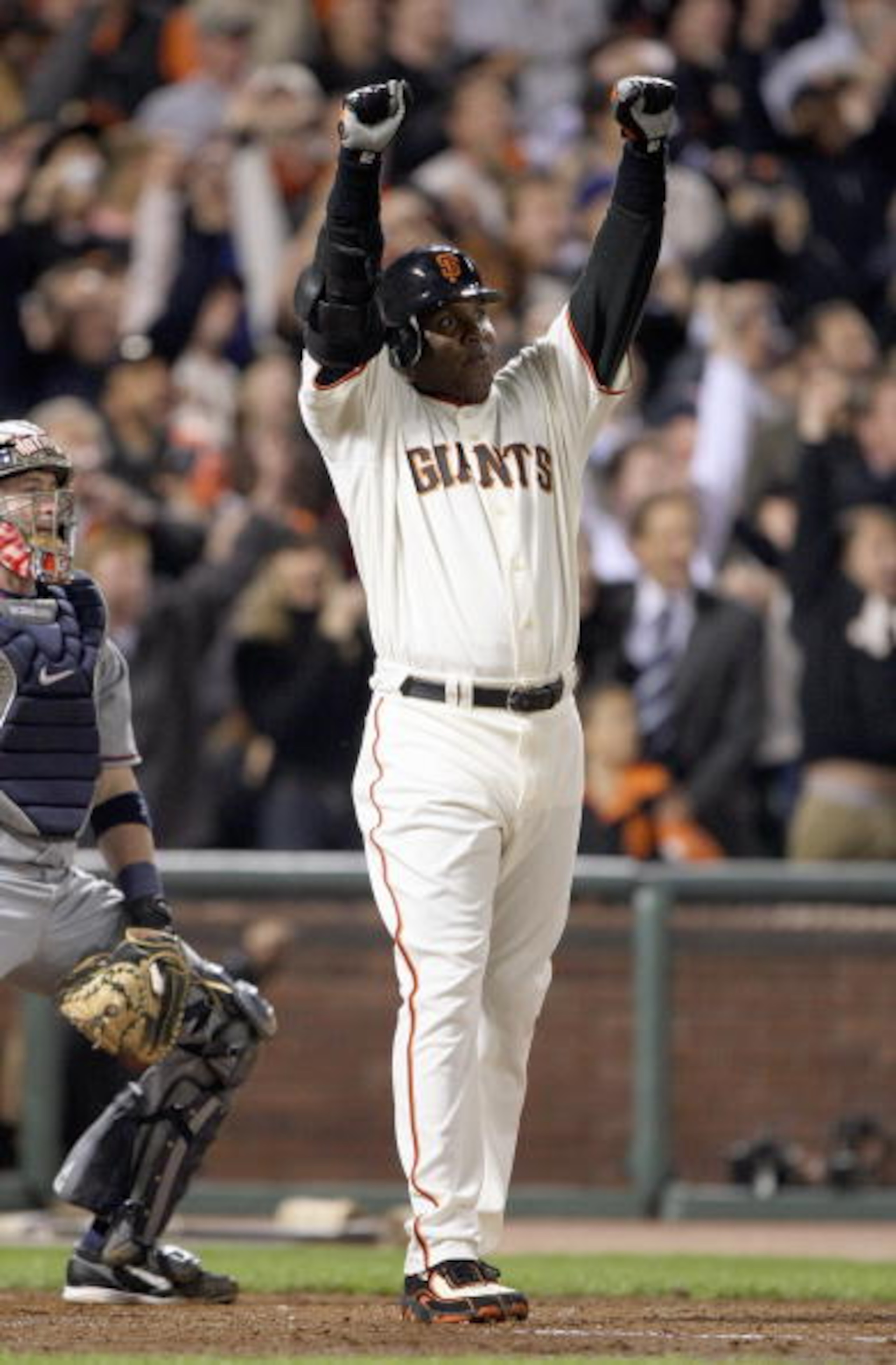 SAN FRANCISCO - AUGUST 07: Barry Bonds #25 of the San Francisco Giants hits career home run #756 against Mike Bacsik of the Washington Nationals on August 7, 2007 at AT&T Park in San Francisco, California. With his 756th career home run, Barry Bonds surpa SAN FRANCISCO - AUGUST 07: Barry Bonds #25 of the San Francisco Giants hits career home run #756 against Mike Bacsik of the Washington Nationals on August 7, 2007 at AT&T Park in San Francisco, California. With his 756th career home run, Barry Bonds surpa
