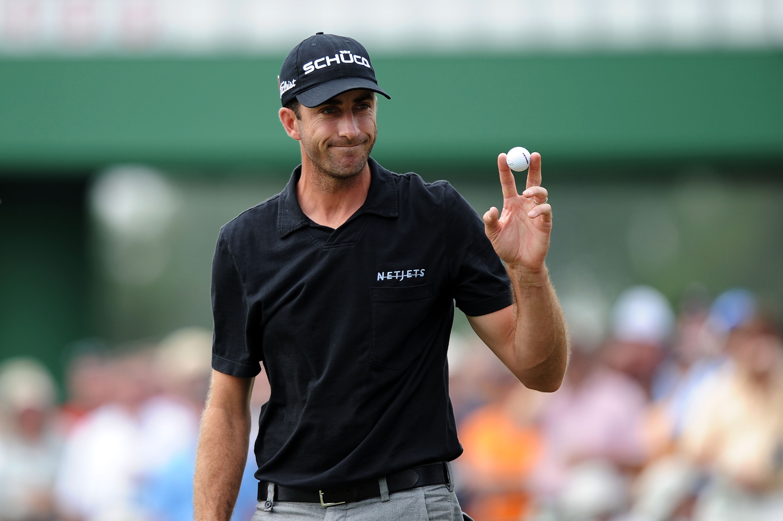 AUGUSTA, GA - APRIL 08:  Geoff Ogilvy of Australia   waves to the crowd on the 17th green during the second round of the 2011 Masters Tournament at Augusta National Golf Club on April 8, 2011 in Augusta, Georgia.  (Photo by Harry How/Getty Images)
