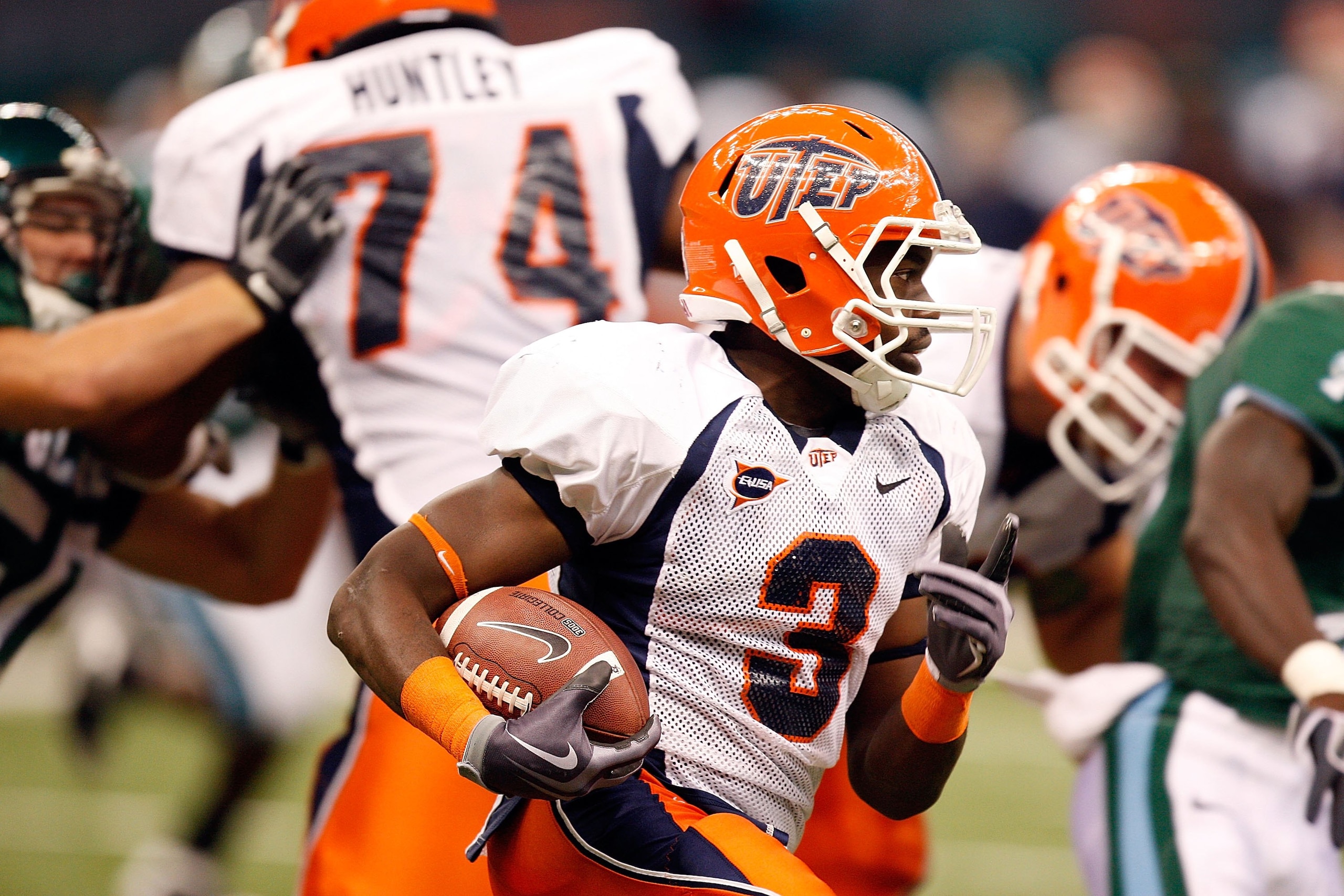 NEW ORLEANS - NOVEMBER 07: Running back Donald Buckram #3 of the UTEP Miners at Louisana Superdome on November 7, 2009 in New Orleans, Louisiana. (Photo by Ronald Martinez/Getty Images) NEW ORLEANS - NOVEMBER 07: Running back Donald Buckram #3 of the UTEP Miners at Louisana Superdome on November 7, 2009 in New Orleans, Louisiana. (Photo by Ronald Martinez/Getty Images)