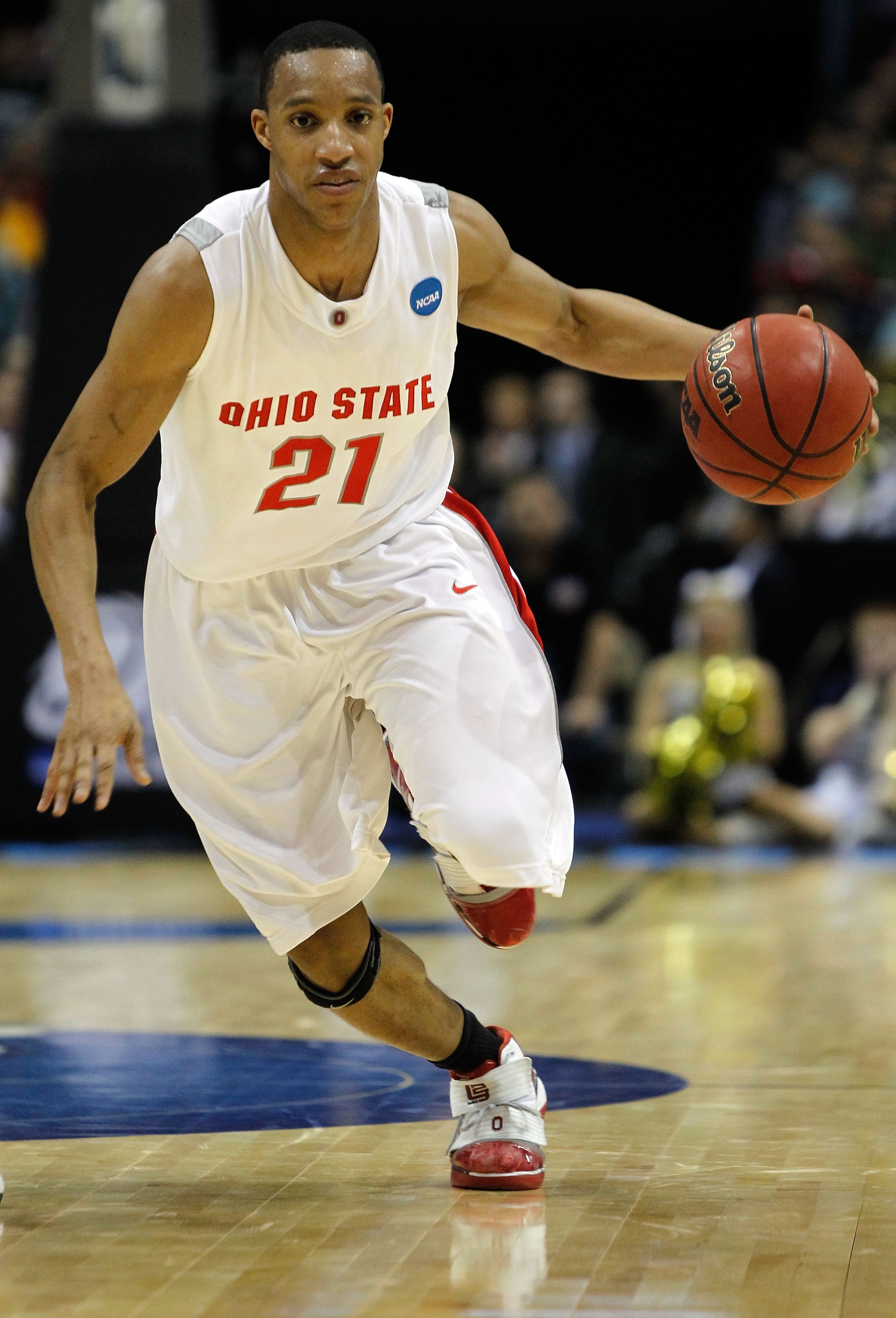 MILWAUKEE - MARCH 21:  Evan Turner #21 of the Ohio State Buckeyes moves the ball while taking on the Georgia Tech Yellow Jackets in the first half during the second round of the 2010 NCAA men's basketball tournament at the Bradley Center on March 21, 2010