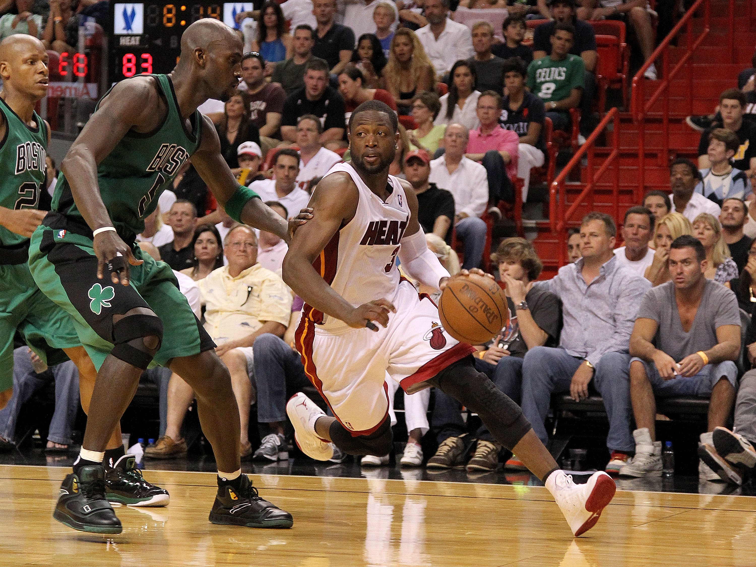 Dwyane Wade helps beat Celtics in triumphant Bulls debut