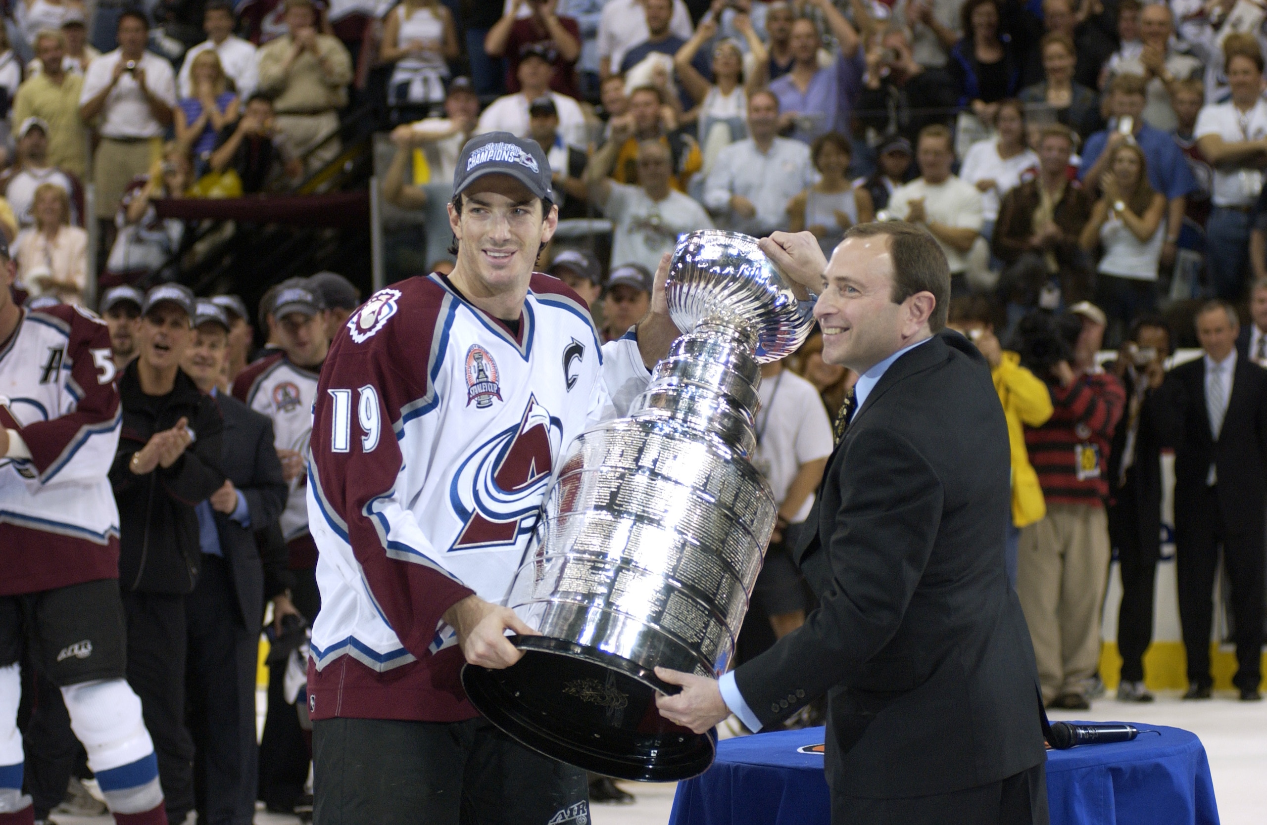 9 Jun 2001: Joe Sakic #19 of the Colorado Avalanche and commissioner Gary Bettman hold the Stanley Cup after the Avalanche defeated the New Jersey Devils in game seven of the Stanley Cup finals at the Pepsi Center in Denver, Colorado. DIGITAL IMAGE Mandat