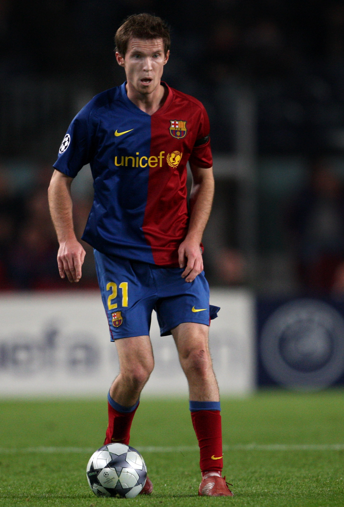 BARCELONA, SPAIN - NOVEMBER 04:  Aleksandr Hleb of Barcelona with the ball at his feet during the UEFA Champions League Group C match between Barcelona and Basel at the Camp Nou stadium on November 4, 2008 in Barcelona, Spain. The match ended in a 1-1 dra
