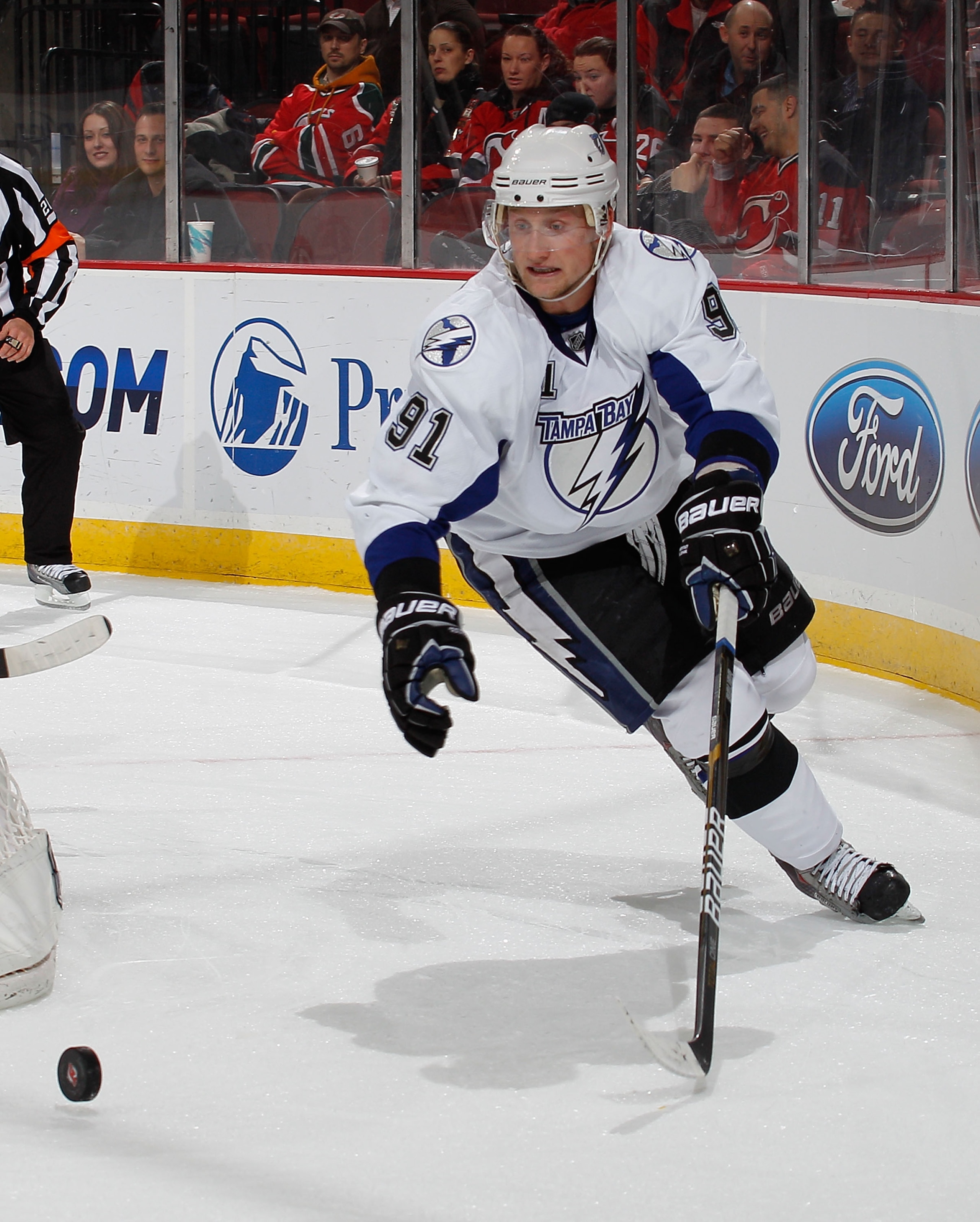 NEWARK, NJ - MARCH 02:  Steven Stamkos #91 of the Tampa Bay Lightning skates during an NHL hockey game against the New Jersey Devils at the Prudential Center on March 2, 2011 in Newark, New Jersey.  (Photo by Paul Bereswill/Getty Images)