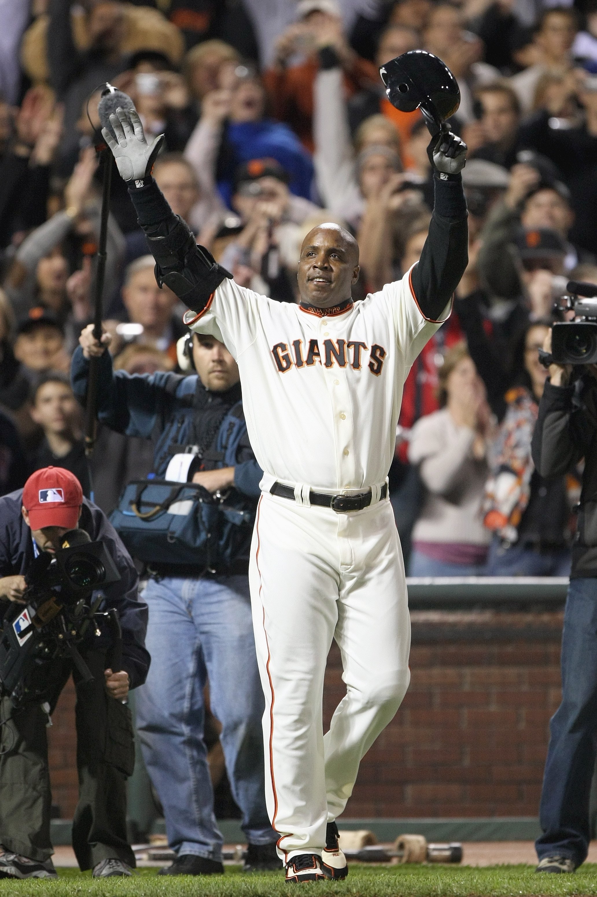 SAN FRANCISCO - AUGUST 07: Barry Bonds #25 of the San Francisco Giants raises his fists after hitting career home run #756 against Mike Bacsik of the Washington Nationals on August 7, 2007 at AT&T Park in San Francisco, California. With his 756th career h