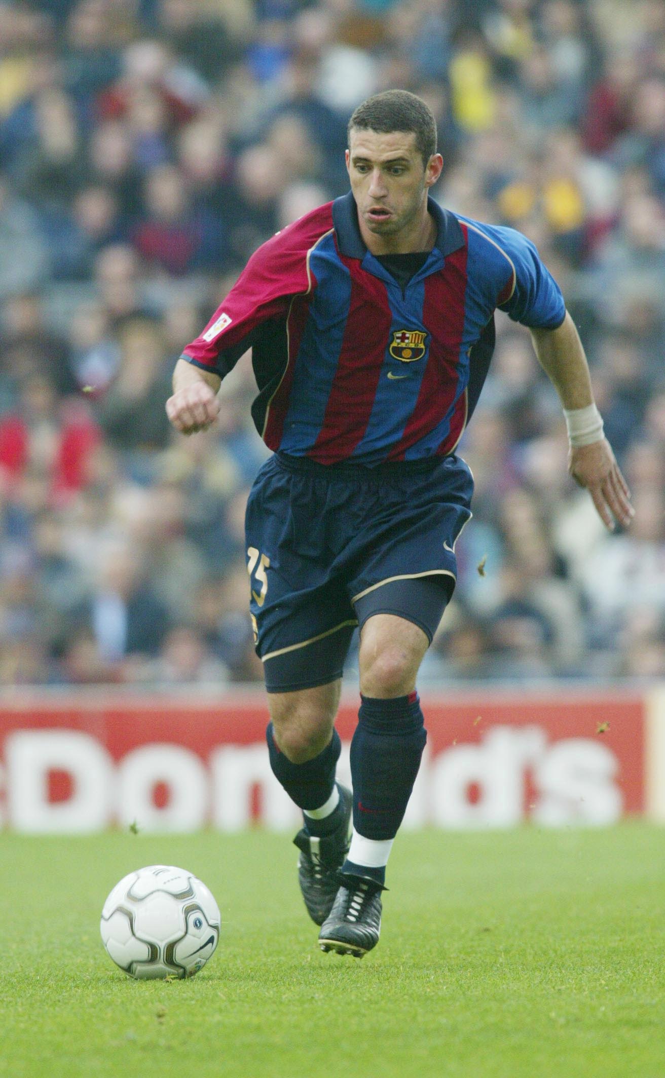 14 Apr 2002:  Fabio Rochemback of Barcelona in action during the Primera Liga match between Barcelona and Alaves, played at the Camp Nou Stadium, Barcelona.  DIGITAL IMAGE. Mandatory Credit: Firo Foto/Getty Images