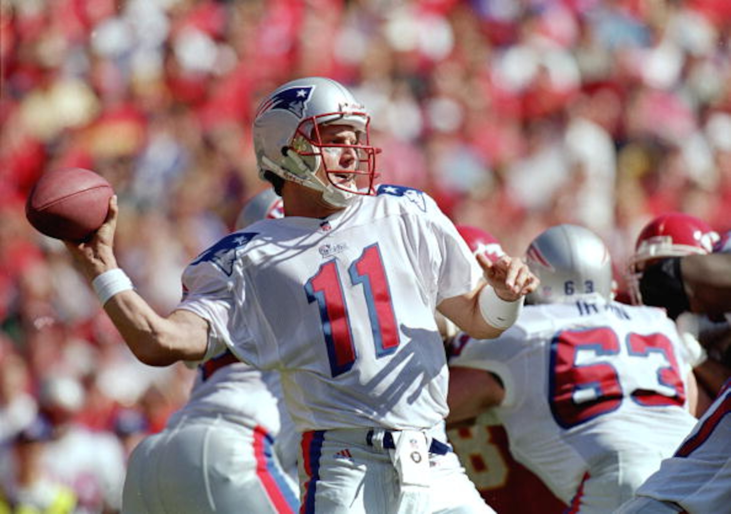 10 Oct 1999: Drew Bledsoe #11 of the New England Patriots passes the ball during a game against the Kansas City Chiefs at Arrowhead Stadium in Kansas City, Missouri. The Chiefs defeated the Patriots 16-14. Mandatory Credit: Brian Bahr  /Allsport