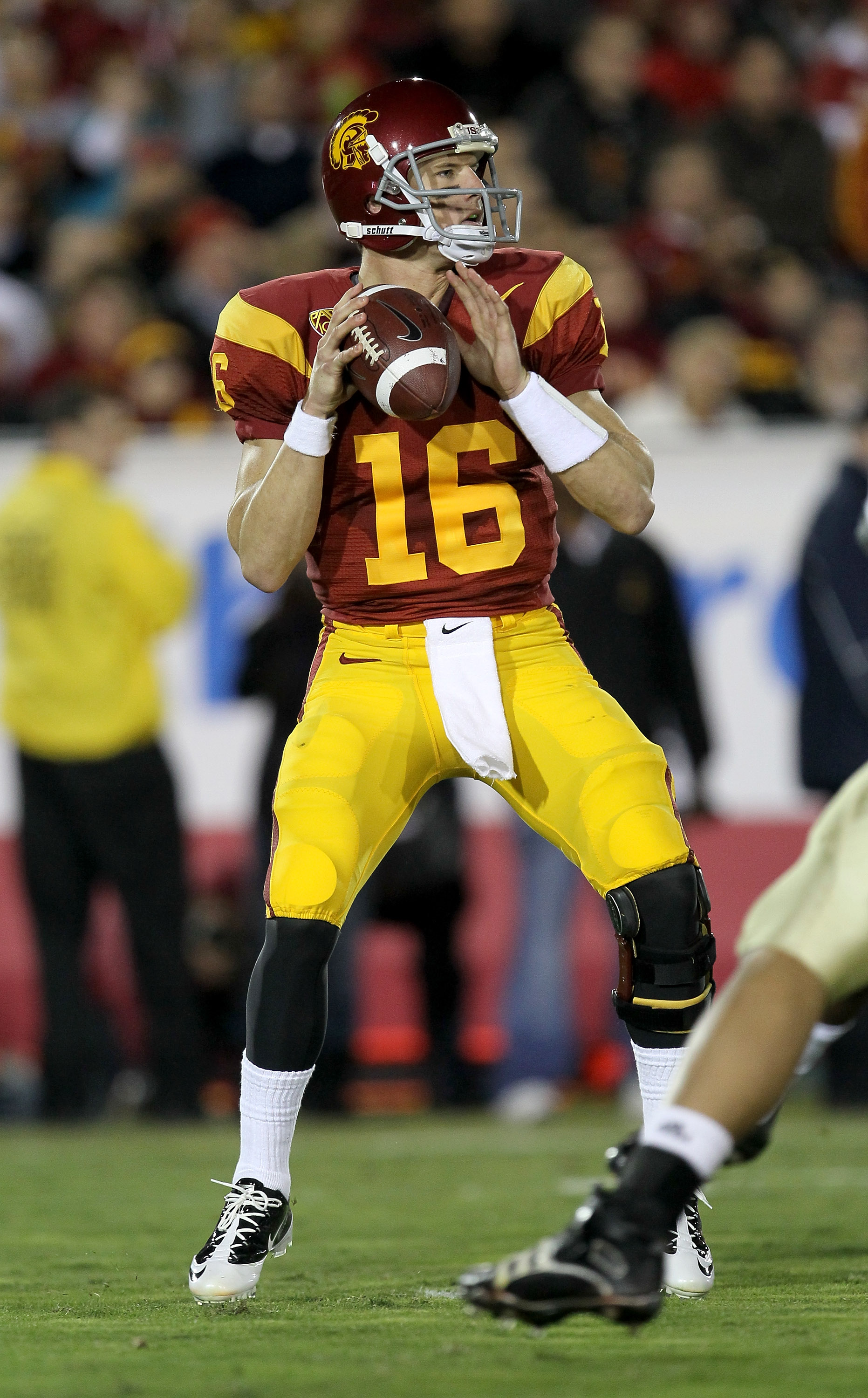 LOS ANGELES, CA - NOVEMBER 27:  Quarterback Mitch Mustain #16 of the USC Trojans drops back to throw a pass against the Notre Dame Fighting Irish at the Los Angeles Memorial Coliseum on November 27, 2010 in Los Angeles, California.  (Photo by Stephen Dunn