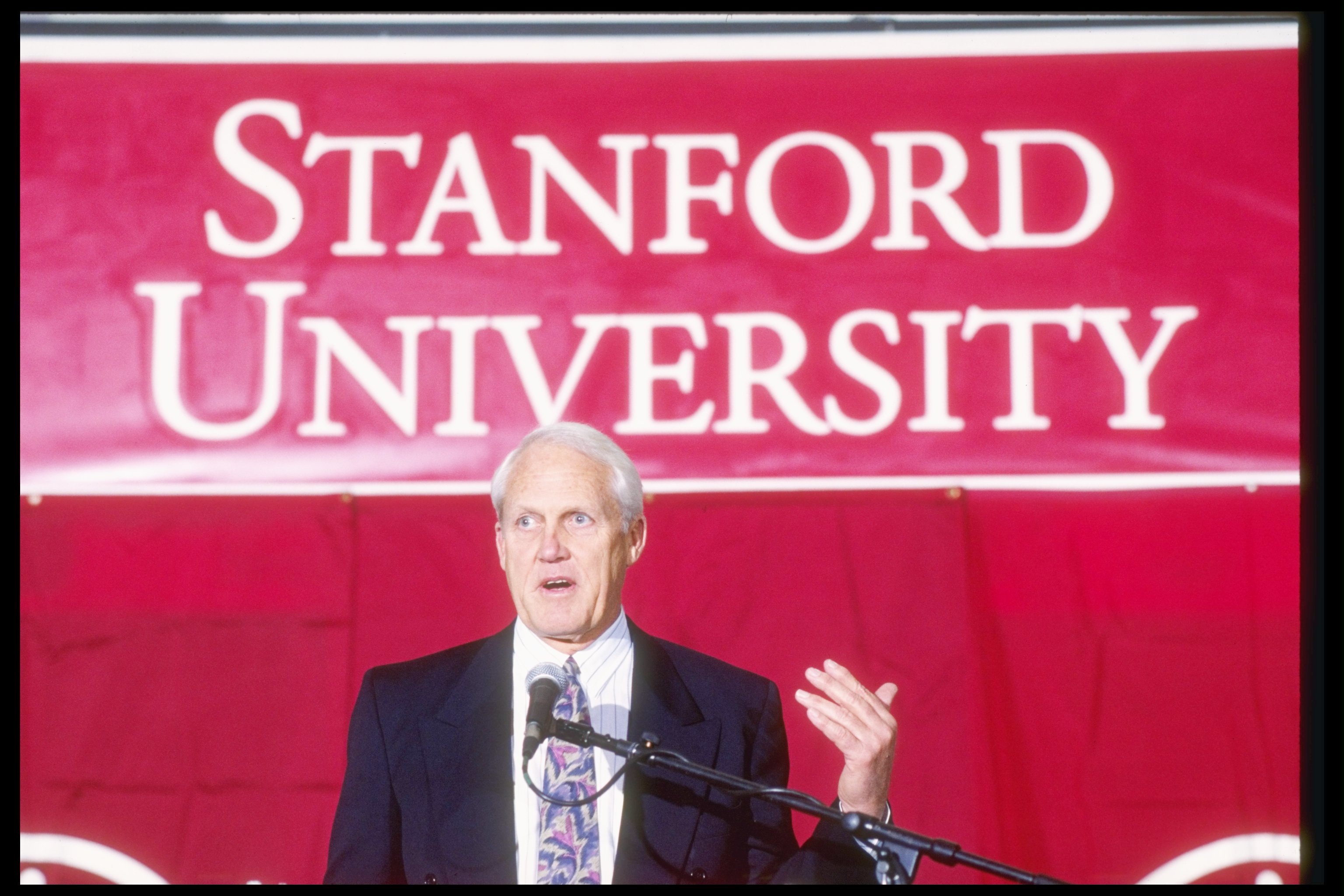 When the 49ers Were Kings: How Bill Walsh and Ed DeBartolo Jr. Built a  Football Dynasty in San Francisco: Forbes, Gordon: 9781683582496:  : Books