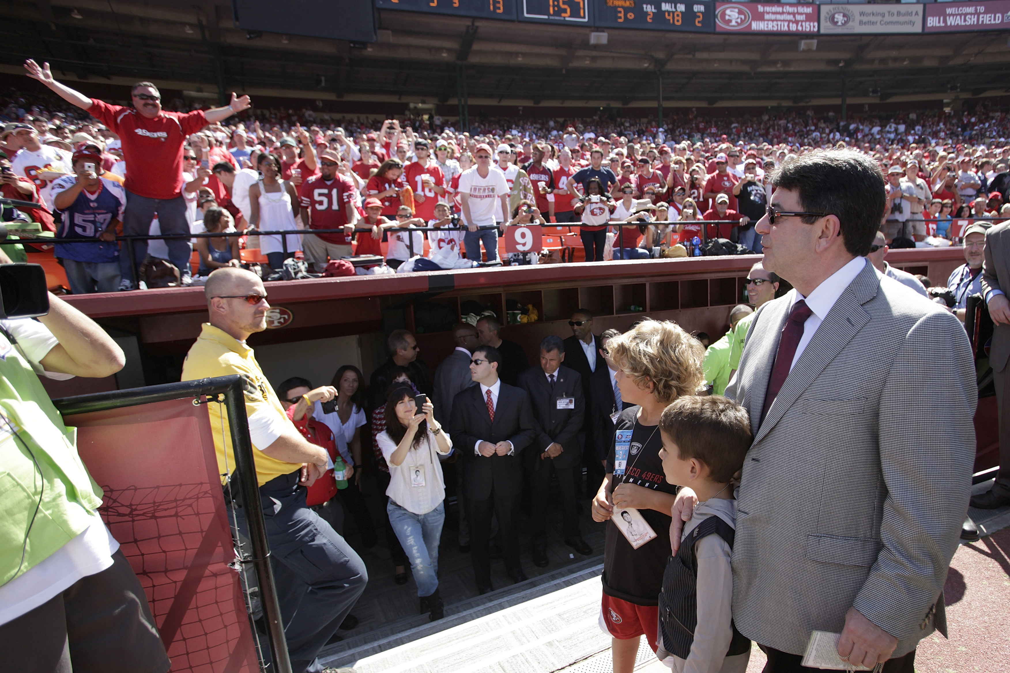 49ers 441 mac.jpg Former 49er head coaches Bill Walsh, left and