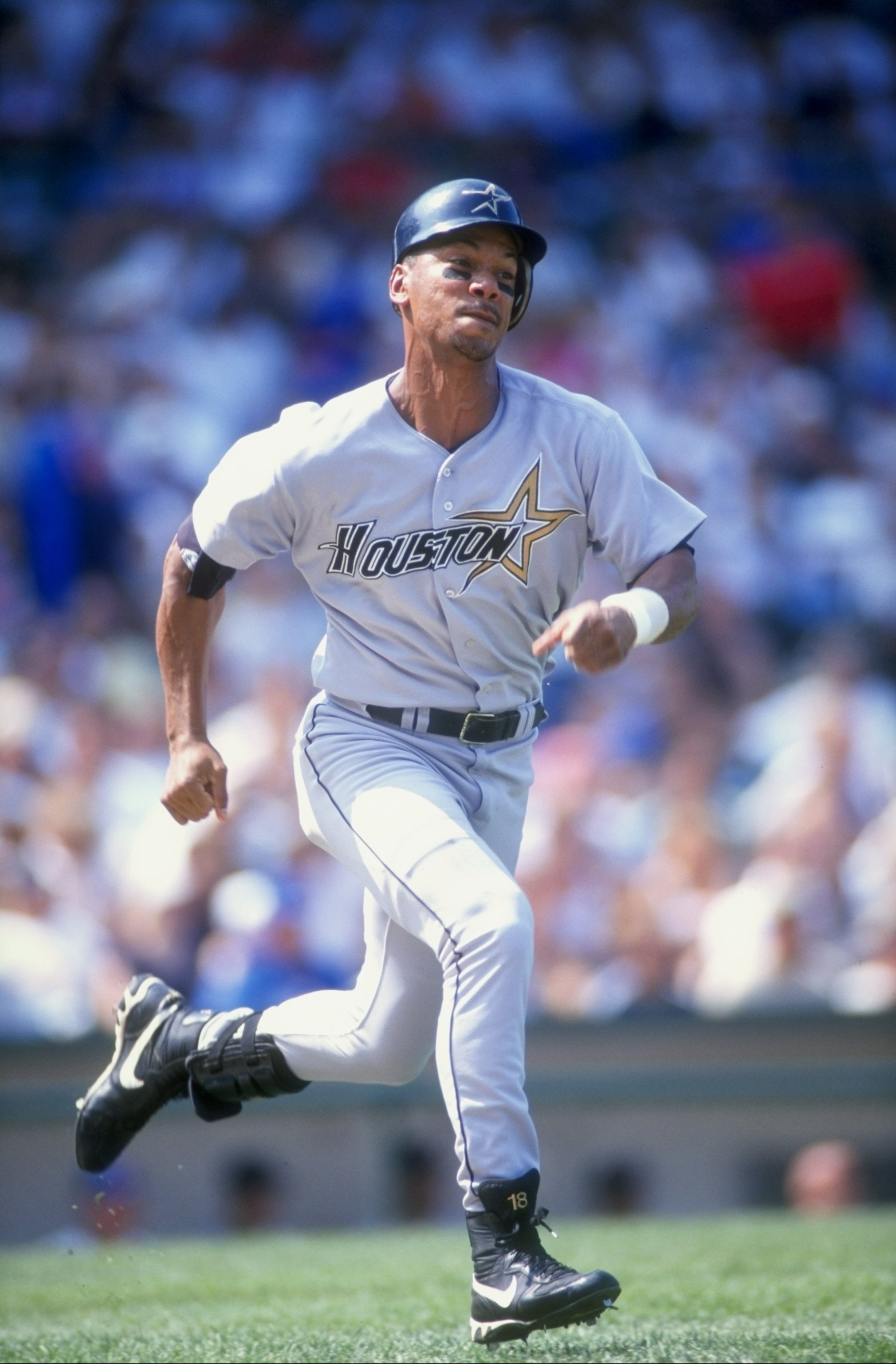23 Aug 1998:  Moises Alou  #18 of the Houston Astos runs to first during the game against the  Chicago Cubs at Wrigley Field in Chicago, Illinois. The Astros defeated the Cubs 13-3. Mandatory Credit: Elsa Hasch  /Allsport