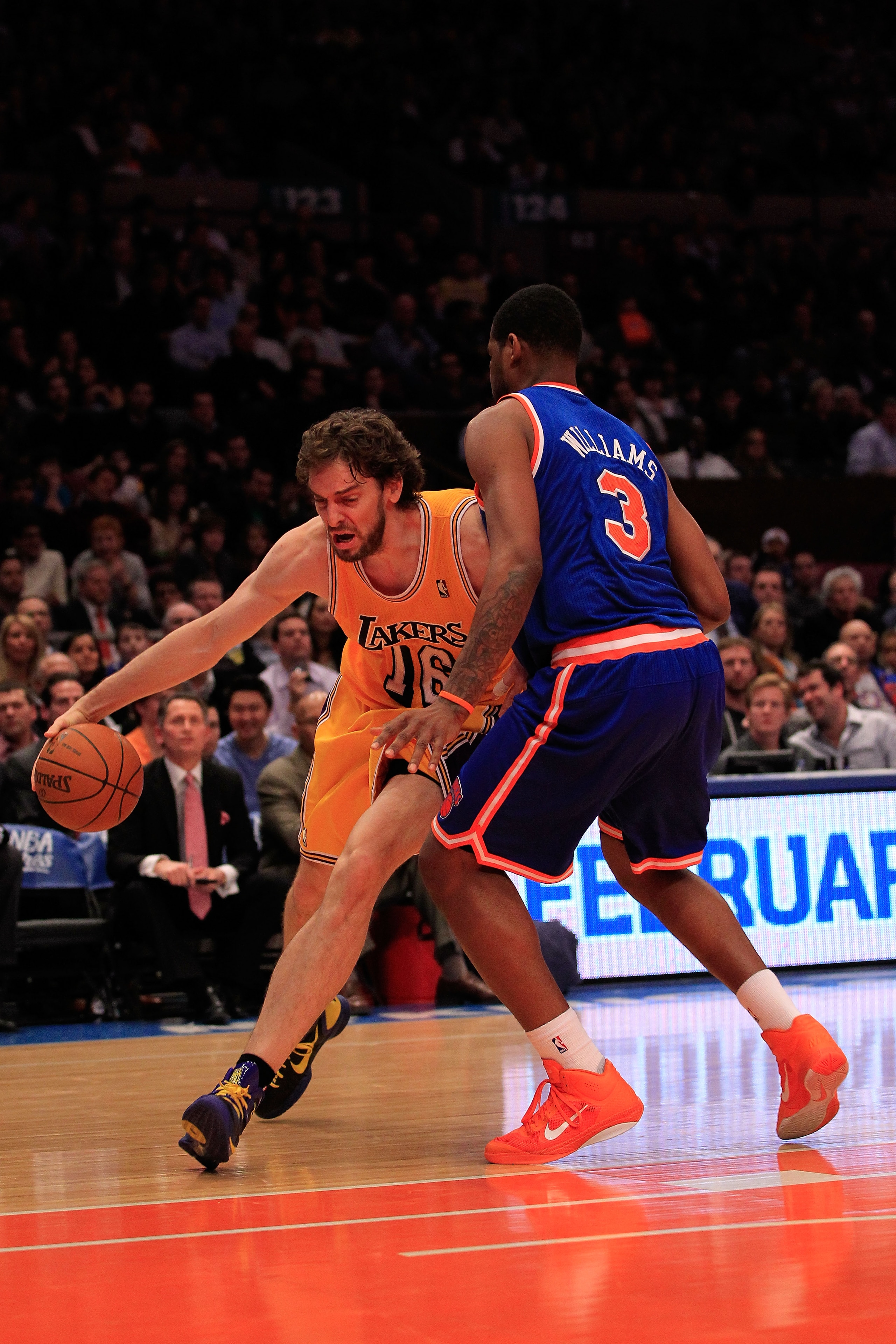 NEW YORK, NY - FEBRUARY 11: Pau Gasol #16 of the Los Angeles Lakers drives past Shawne Williams #3 of the New York Knicks at Madison Square Garden on February 11, 2011 in New York City. NOTE TO USER: User expressly acknowledges and agrees that, by downloa