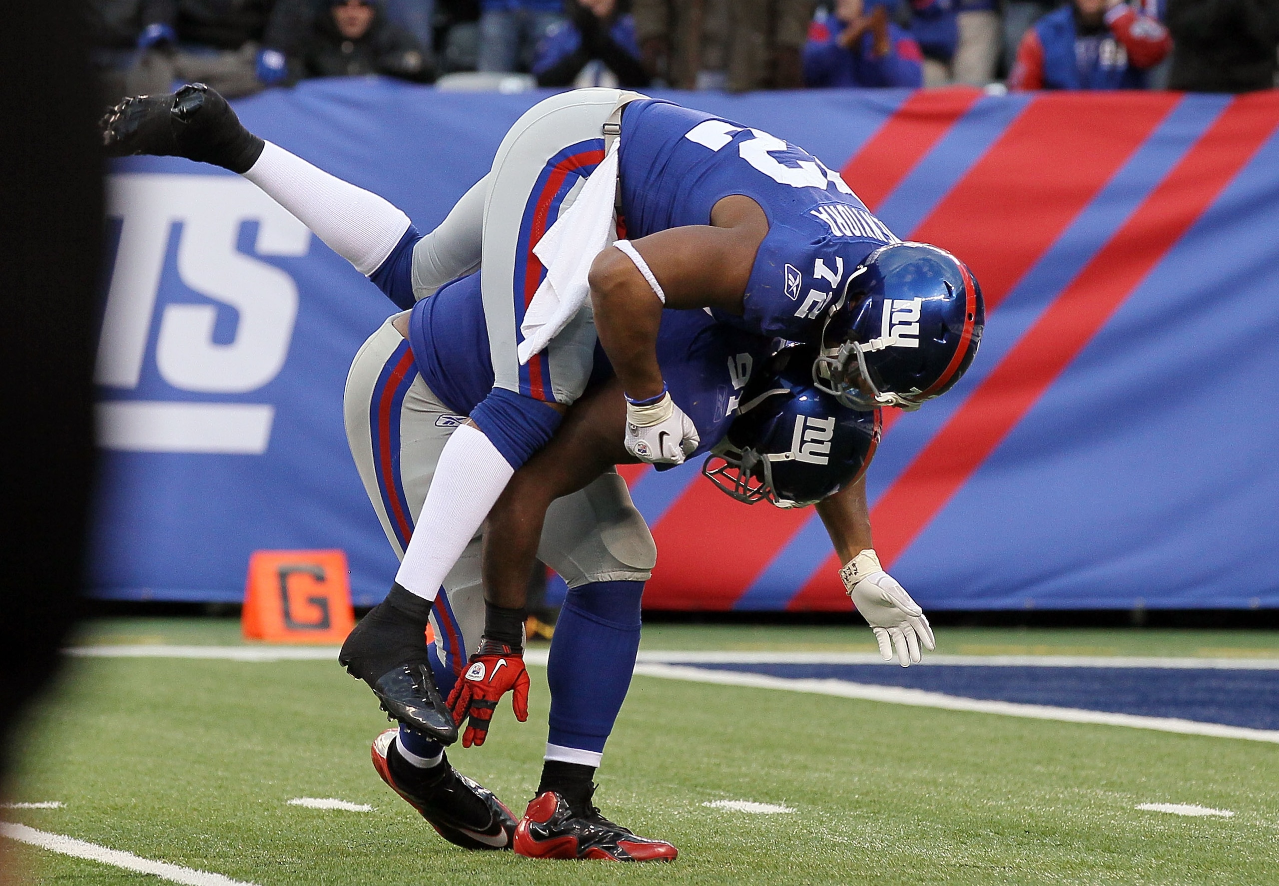 EAST RUTHERFORD, NJ - DECEMBER 05: Justin Tuck #91 of the New York Giants celebrates with teammate Osi Umenyiora #72 after forcing a fumble against Donovan McNabb (not pictured) of the Washington Redskins during the fourth quarter on December 5, 2010 at EAST RUTHERFORD, NJ - DECEMBER 05: Justin Tuck #91 of the New York Giants celebrates with teammate Osi Umenyiora #72 after forcing a fumble against Donovan McNabb (not pictured) of the Washington Redskins during the fourth quarter on December 5, 2010 at