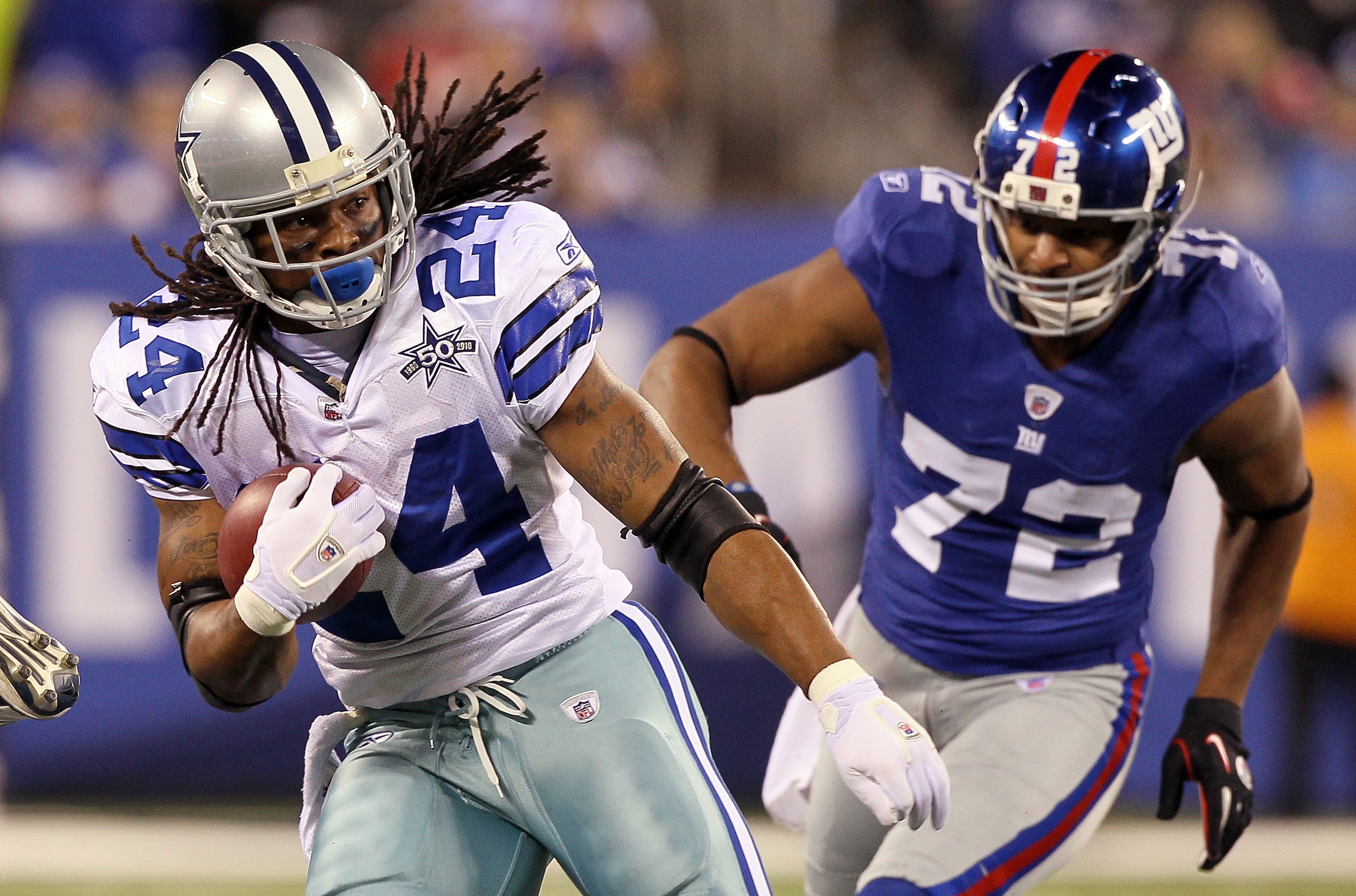 EAST RUTHERFORD, NJ - NOVEMBER 14: Marion Barber #24 of the Dallas Cowboys runs the ball past Osi Umenyiora #72 of the New York Giants on November 14, 2010 at the New Meadowlands Stadium in East Rutherford, New Jersey. The Cowboys defeated the Giants 33- EAST RUTHERFORD, NJ - NOVEMBER 14: Marion Barber #24 of the Dallas Cowboys runs the ball past Osi Umenyiora #72 of the New York Giants on November 14, 2010 at the New Meadowlands Stadium in East Rutherford, New Jersey. The Cowboys defeated the Giants 33-