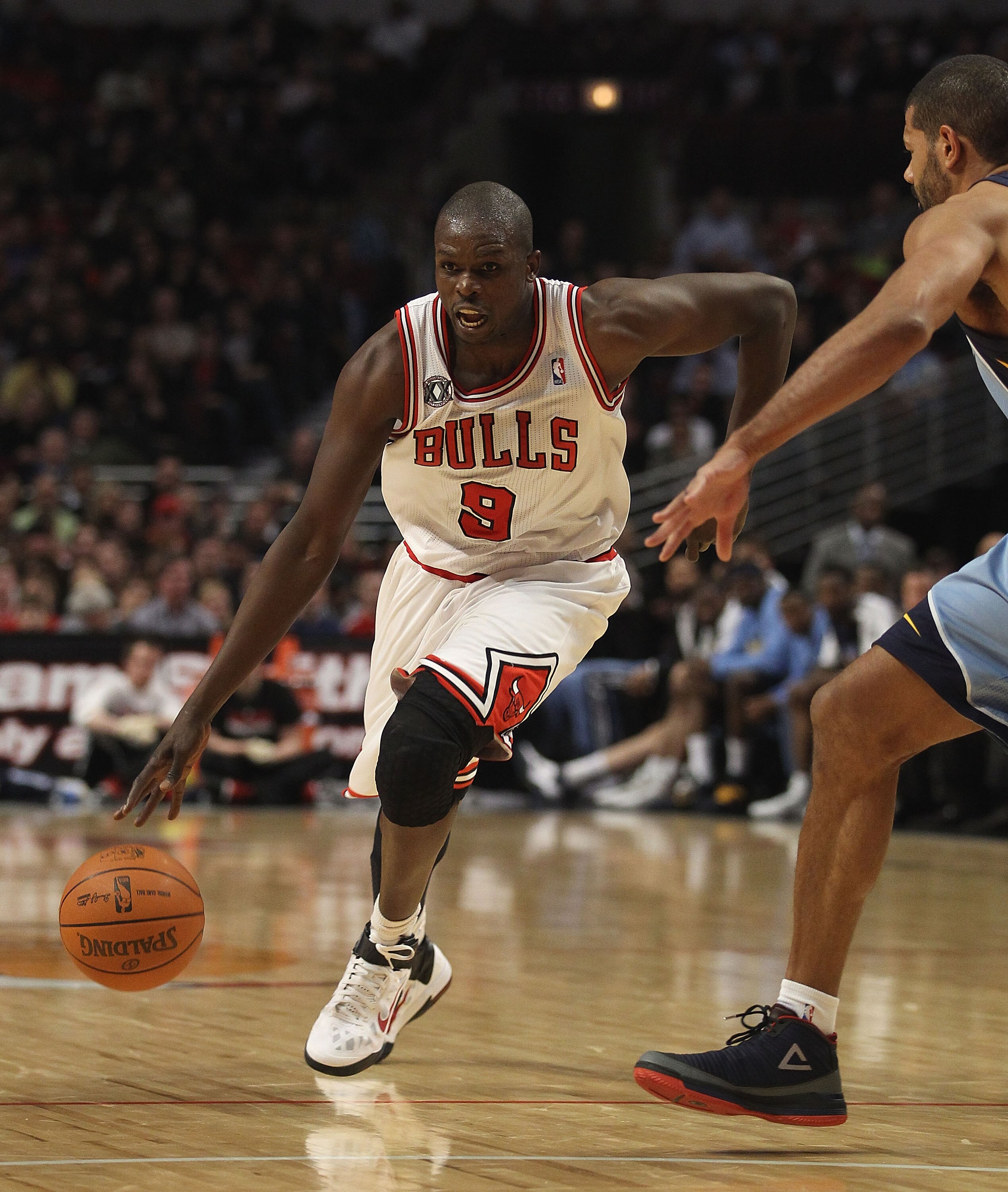 CHICAGO, IL - MARCH 25: Loul  Deng #9 of the Chicago Bulls drives against the Memphis Grizzlies at the United Center on March 25, 2011 in Chicago, Illinois. The Bulls defeated the Grizzlies 99-96. NOTE TO USER: User expressly acknowledges and agrees that,