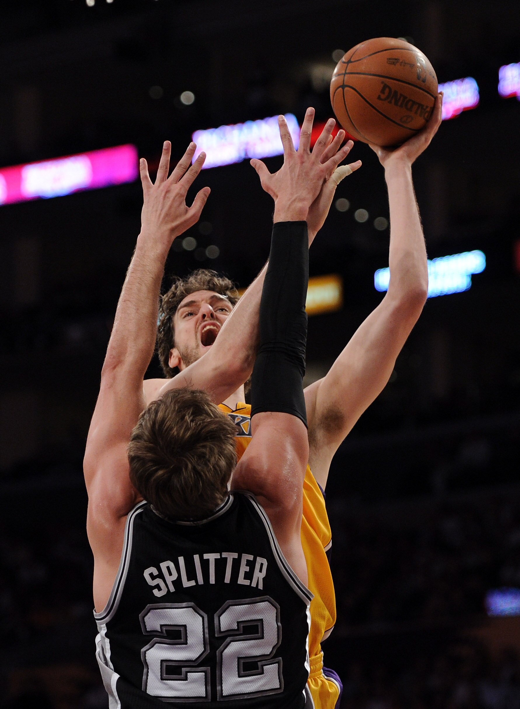 LOS ANGELES, CA - APRIL 12:  Pau Gasol #16 of the Los Angeles Lakers shoots a jumper over Tiago Splitter #22 of the San Antonio Spurs at Staples Center on April 12, 2011 in Los Angeles, California.  NOTE TO USER: User expressly acknowledges and agrees tha