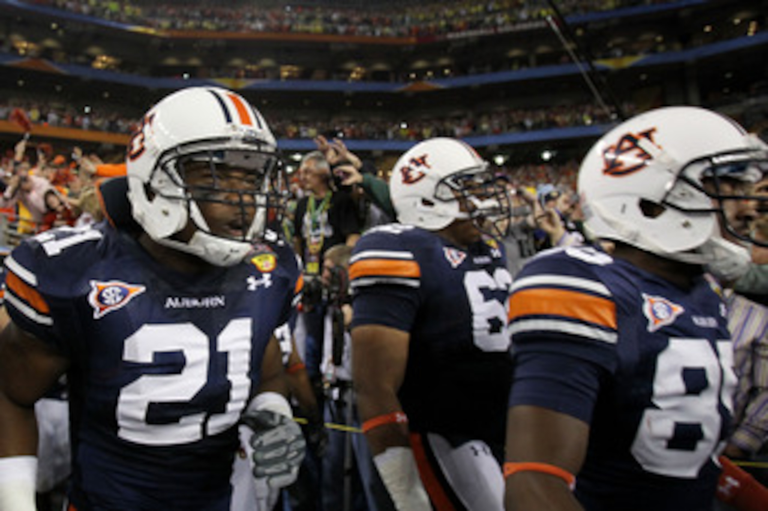 GLENDALE, AZ - JANUARY 10:  Eltoro Freeman #21, Chad Slade #62 and Travante Stallworth #85 of the Auburn Tigers take the field against the Oregon Ducks during the Tostitos BCS National Championship Game at University of Phoenix Stadium on January 10, 2011