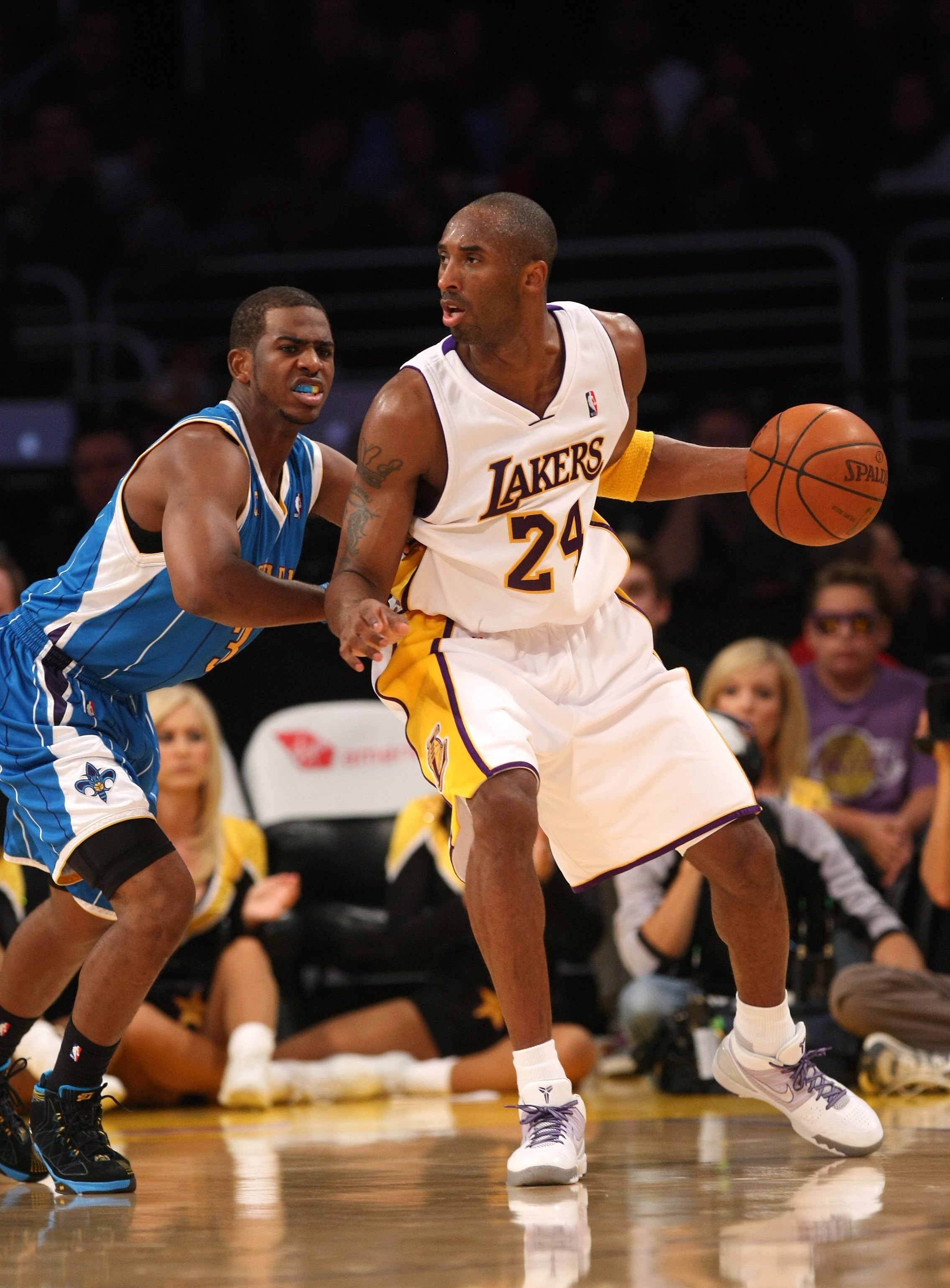 LOS ANGELES, CA - NOVEMBER 08:  Kobe Bryant #24 of the Los Angeles Lakers ccontrols the ball against Chris Paul #3 of the New Orleans Hornets on November 8, 2009 at Staples Center in Los Angeles, California.  NOTE TO USER: User expressly acknowledges and