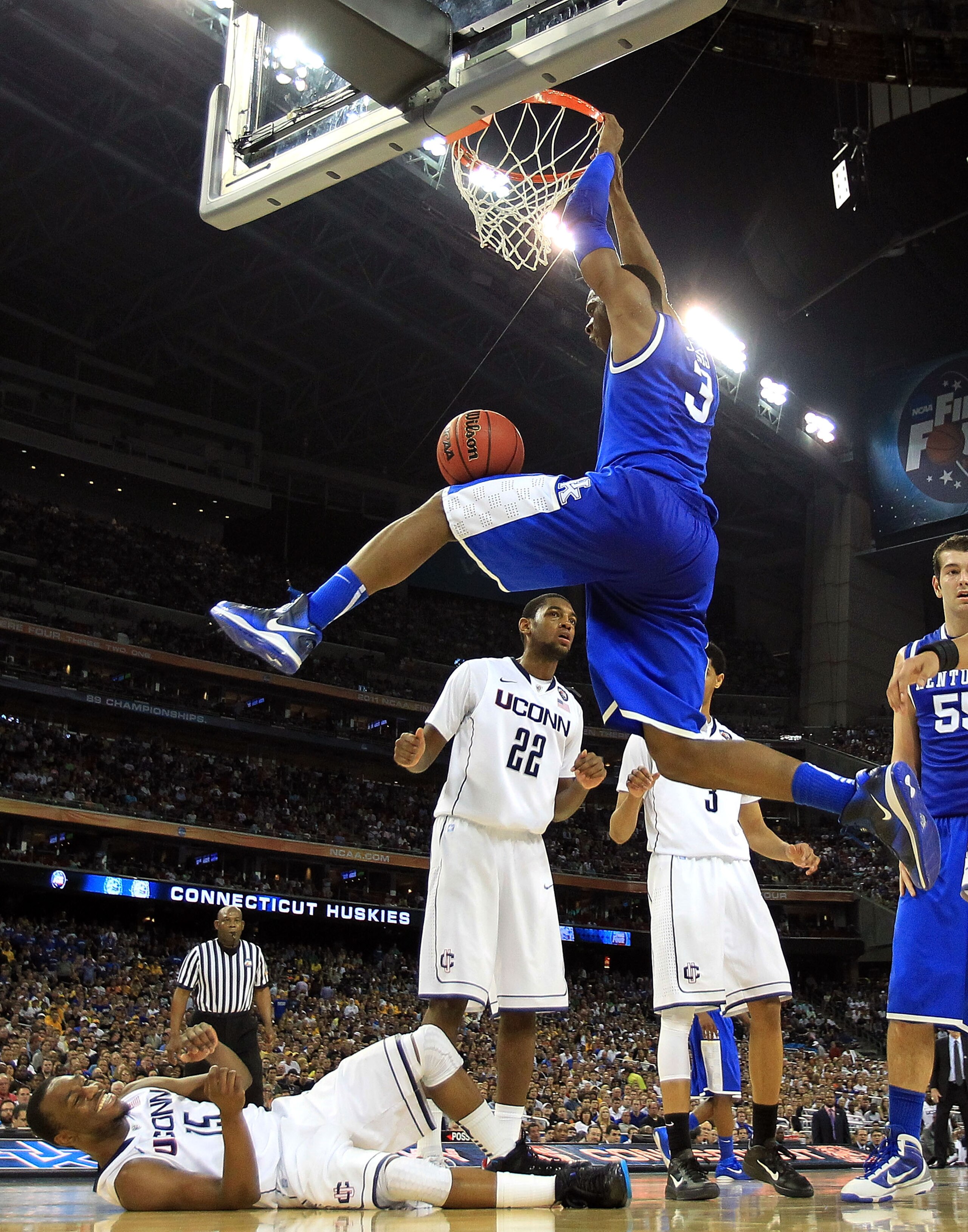 HOUSTON, TX - APRIL 02:  Terrence Jones #3 of the Kentucky Wildcats dunks the ball against Kemba Walker #15 of the Connecticut Huskies during the National Semifinal game of the 2011 NCAA Division I Men's Basketball Championship at Reliant Stadium on April