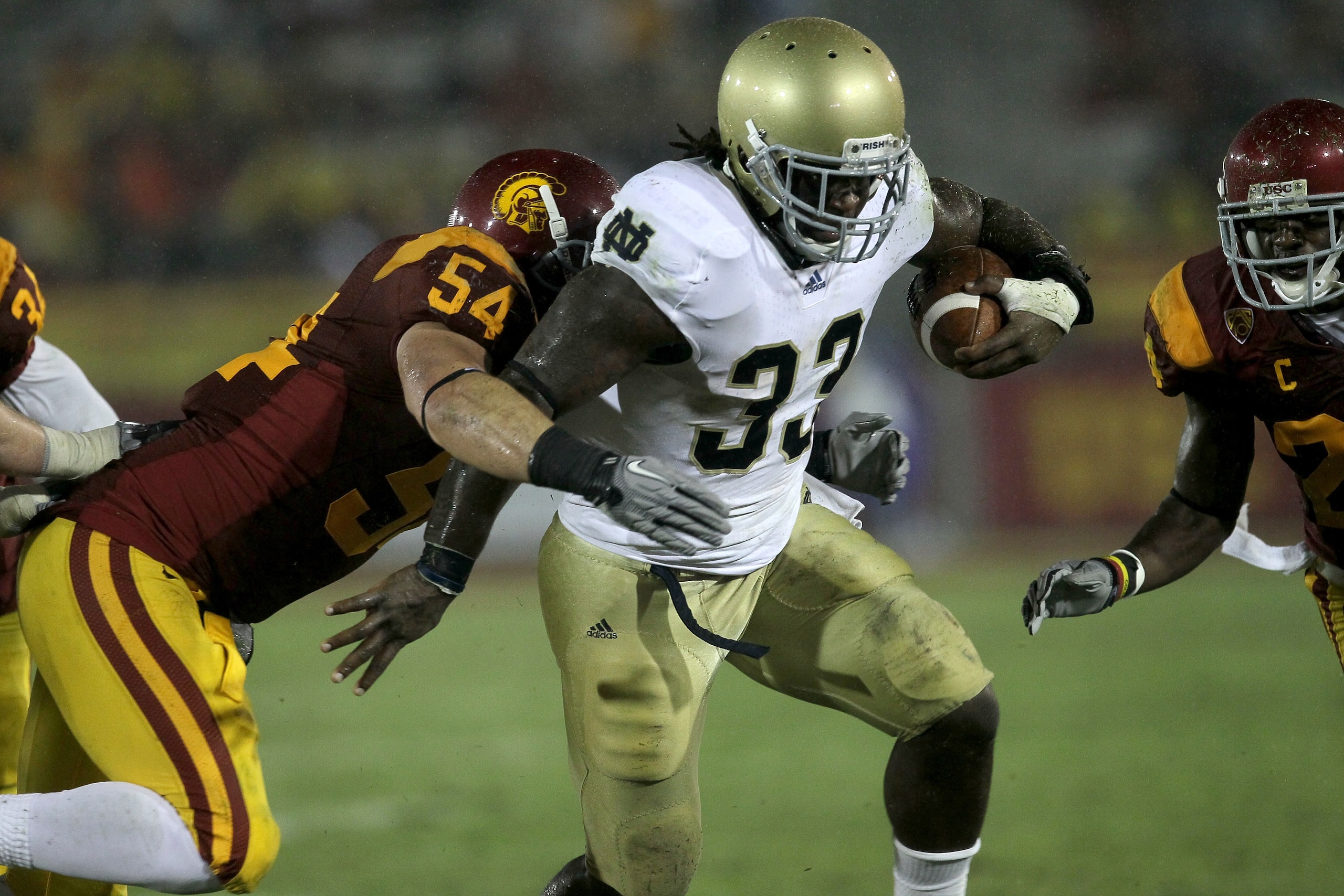 LOS ANGELES, CA - NOVEMBER 27: Running back Robert Hughes #33 of the Notre Dame Fighting Irish carries the ball against linebacker Chris Galippo #54 of the USC Trojans at the Los Angeles Memorial Coliseum on November 27, 2010 in Los Angeles, California. LOS ANGELES, CA - NOVEMBER 27: Running back Robert Hughes #33 of the Notre Dame Fighting Irish carries the ball against linebacker Chris Galippo #54 of the USC Trojans at the Los Angeles Memorial Coliseum on November 27, 2010 in Los Angeles, California.