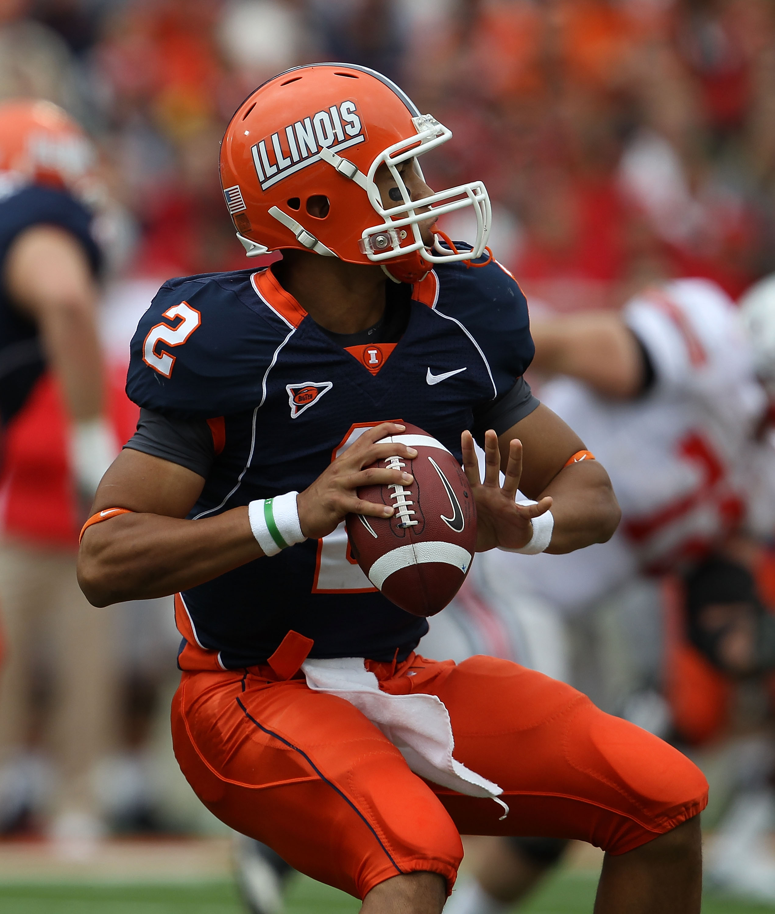 CHAMPAIGN, IL - OCTOBER 02: Nathan Scheelhaase #2 of the Illinois Fighting Illini looks for a receiver against the Ohio State Buckeyes at Memorial Stadium on October 2, 2010 in Champaign, Illinois. Ohio State defeated Illinois 24-13. (Photo by Jonathan Da