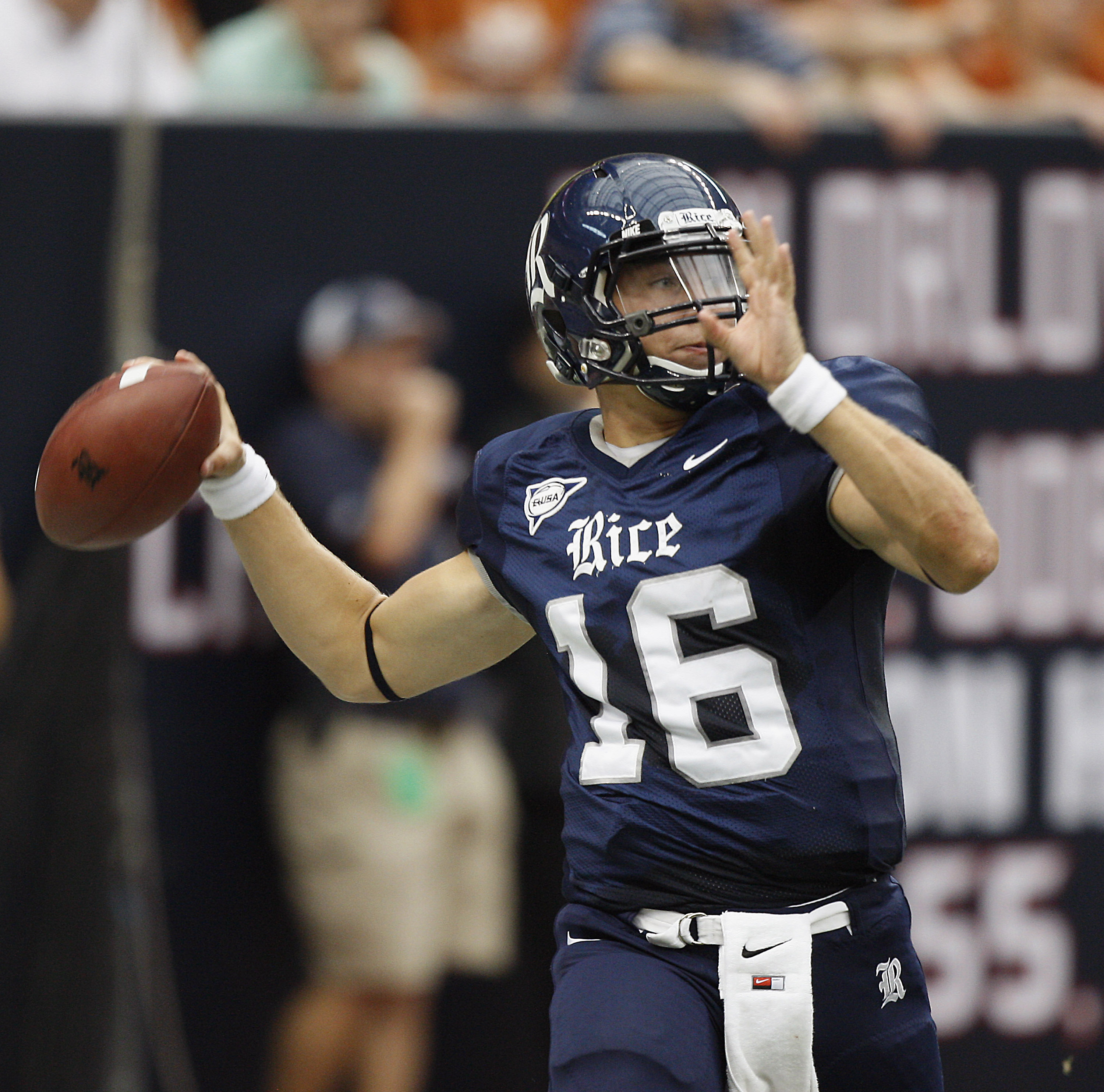 HOUSTON - SEPTEMBER 04:  Quarterback Taylor McHargue #16 of the Rice Owls throws downfield against the Texas Limghorns> at Reliant Stadium on September 4, 2010 in Houson, Texas.  (Photo by Bob Levey/Getty Images)