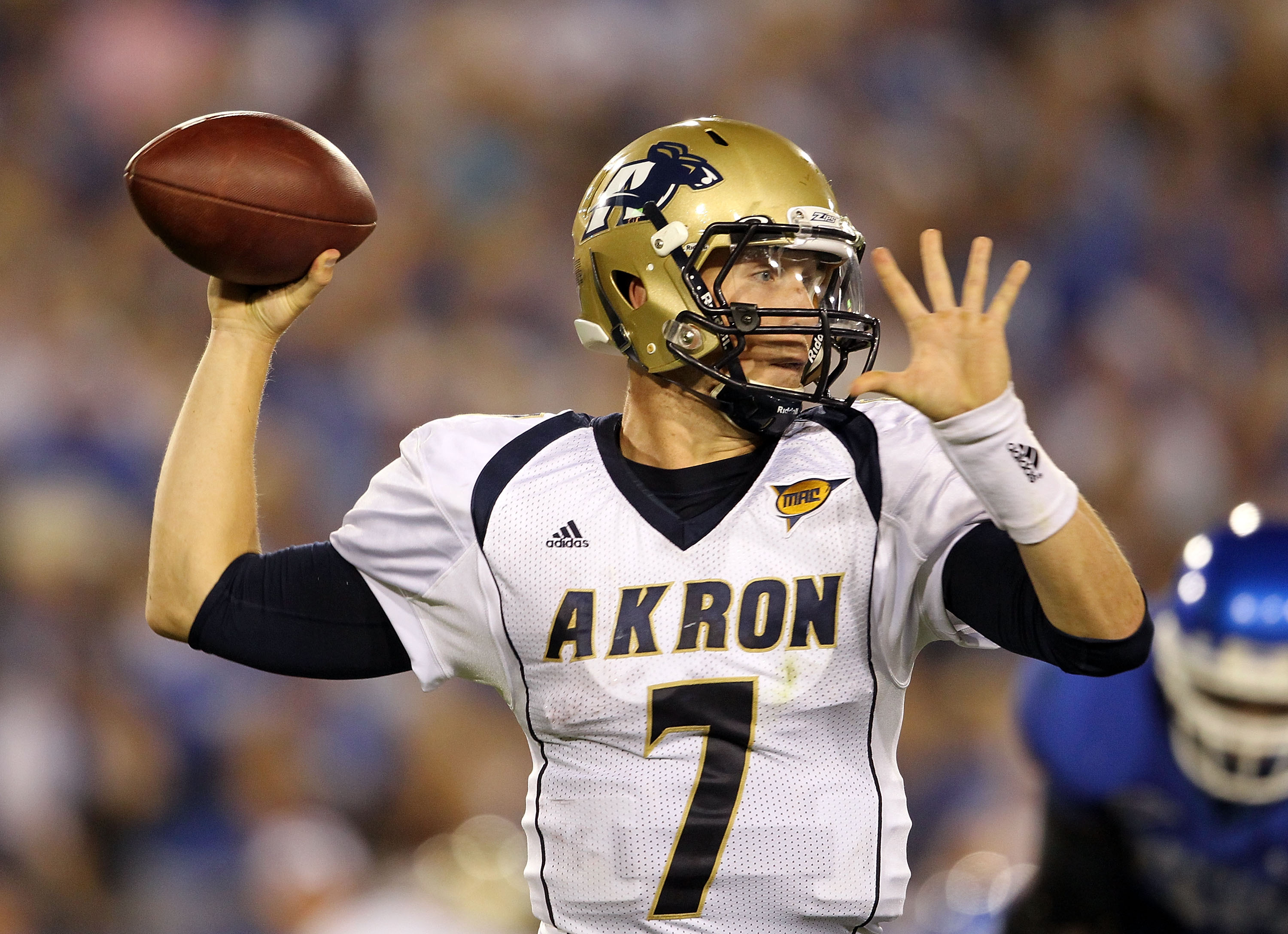 LEXINGTON, KY - SEPTEMBER 18:  Patrick Nicely #7 of the Akron Zips throws the ball during the game against the Kentucky Wildcats at Commonwealth Stadium on September 18, 2010 in Lexington, Kentucky.  (Photo by Andy Lyons/Getty Images)