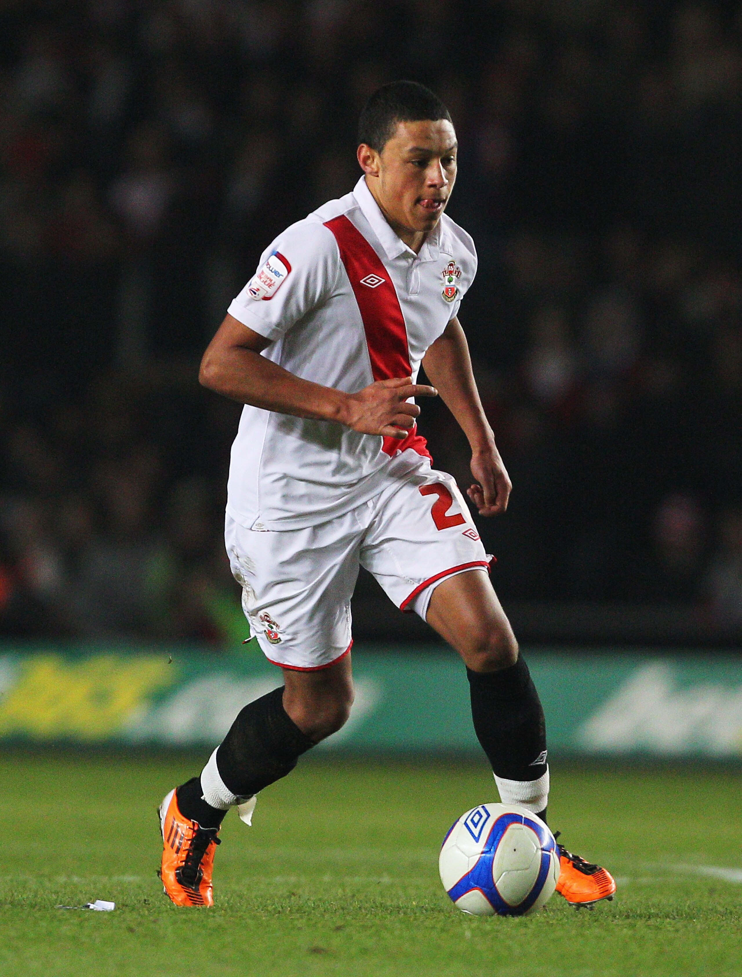 SOUTHAMPTON, ENGLAND - JANUARY 29: Alex Chamberlain of Southampton in action during the FA Cup sponsored by E.ON 4th Round match between Southampton and Manchester United at St Mary's Stadium on January 29, 2011 in Southampton, England. (Photo by Clive SOUTHAMPTON, ENGLAND - JANUARY 29: Alex Chamberlain of Southampton in action during the FA Cup sponsored by E.ON 4th Round match between Southampton and Manchester United at St Mary's Stadium on January 29, 2011 in Southampton, England. (Photo by Clive
