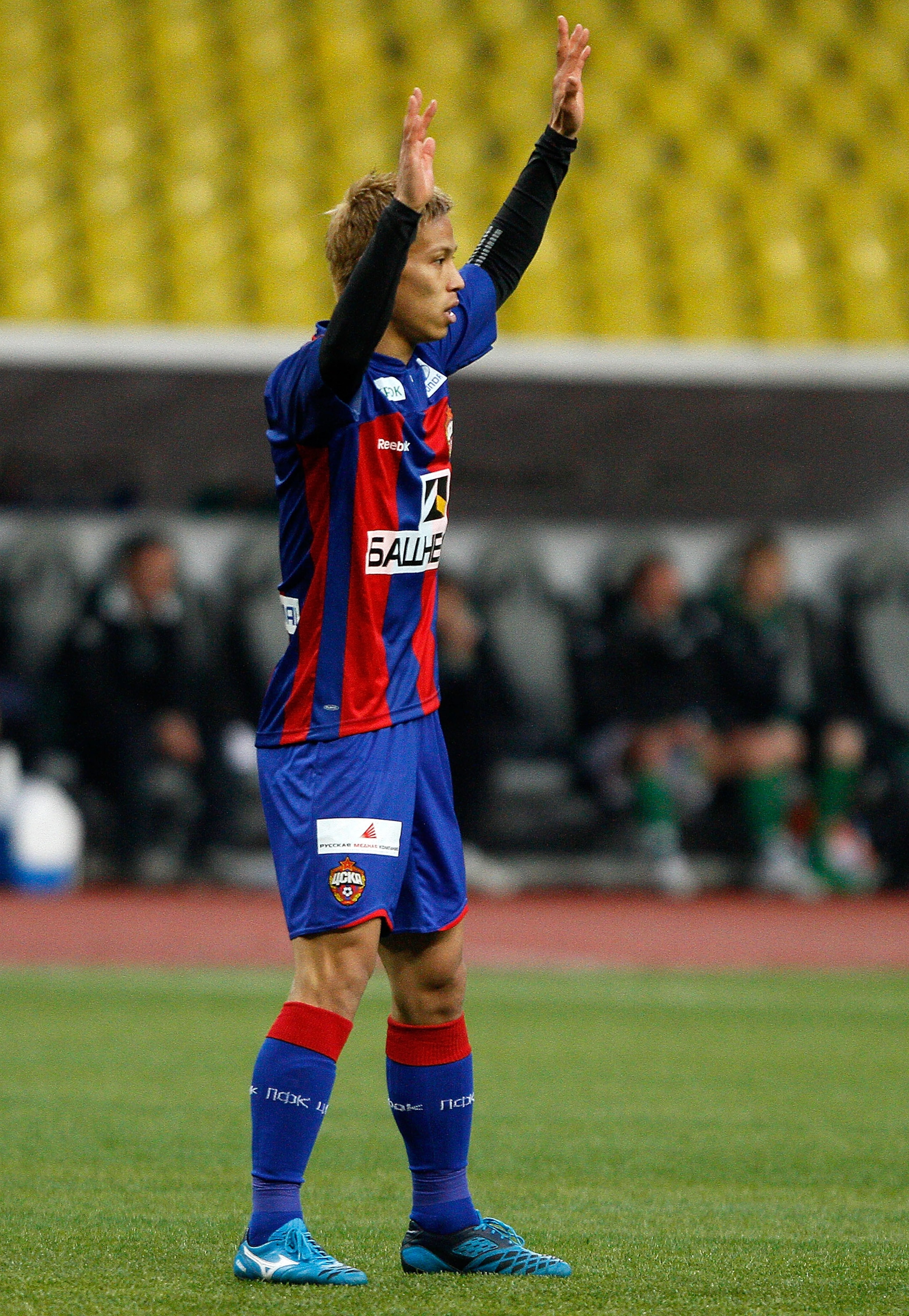 MOSCOW, RUSSIA - APRIL 03: (EMBARGOED FOR PUBLICATION IN ALL JAPANESE MEDIA UNTIL 48 HOURS AFTER CREATE DATE AND TIME) Keisuke Honda of PFC CSKA Moscow in action during the Russian Football League Championship match between PFC CSKA Moscow and FC Krasnoda MOSCOW, RUSSIA - APRIL 03: (EMBARGOED FOR PUBLICATION IN ALL JAPANESE MEDIA UNTIL 48 HOURS AFTER CREATE DATE AND TIME) Keisuke Honda of PFC CSKA Moscow in action during the Russian Football League Championship match between PFC CSKA Moscow and FC Krasnoda