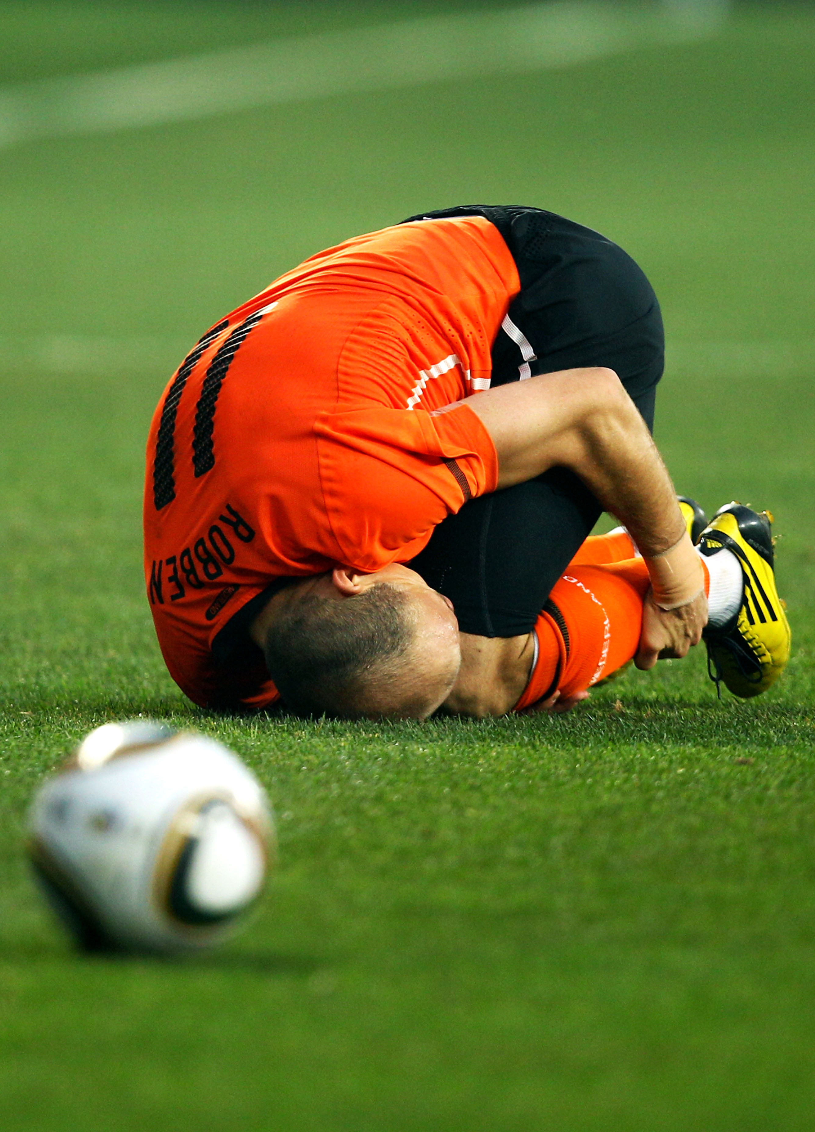 PORT ELIZABETH, SOUTH AFRICA - JULY 02:  Arjen Robben of the Netherlands lies injured on the pitch during the 2010 FIFA World Cup South Africa Quarter Final match between Netherlands and Brazil at Nelson Mandela Bay Stadium on July 2, 2010 in Nelson Mande