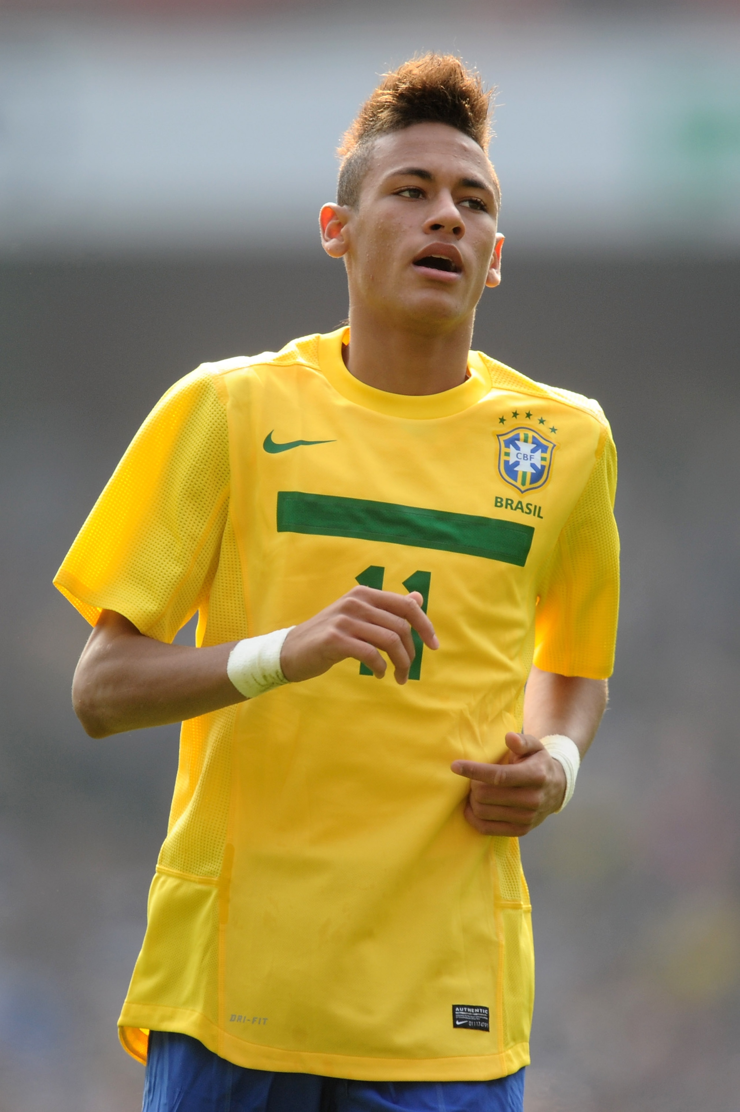LONDON, ENGLAND - MARCH 27: Neymar of Brazil looks on during the International friendly match between Brazil and Scotland at Emirates Stadium on March 27, 2011 in London, England. (Photo by Mike Hewitt/Getty Images) LONDON, ENGLAND - MARCH 27: Neymar of Brazil looks on during the International friendly match between Brazil and Scotland at Emirates Stadium on March 27, 2011 in London, England. (Photo by Mike Hewitt/Getty Images)