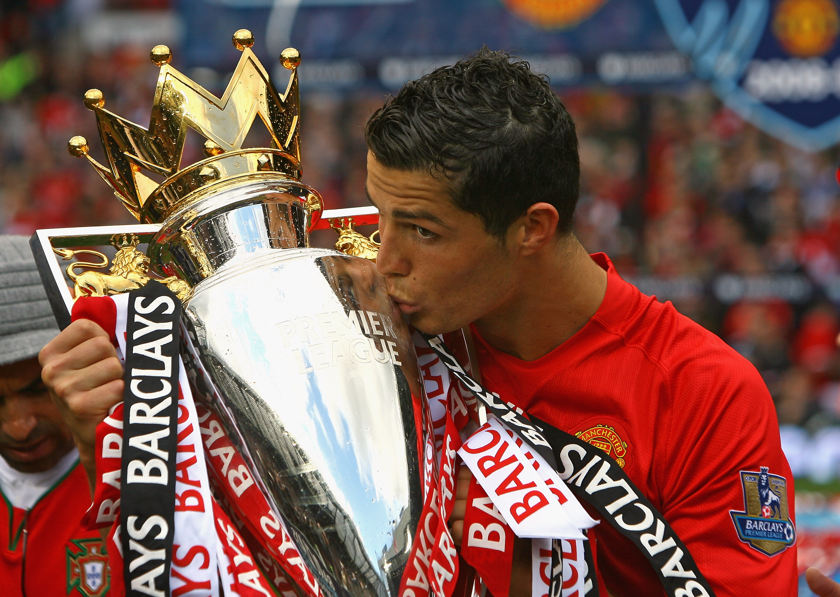 MANCHESTER, ENGLAND - MAY 16:  Cristiano Ronaldo of Manchester United lifts the Barclays Premier League trophy after the Barclays Premier League match between Manchester United and Arsenal at Old Trafford on May 16, 2009 in Manchester, England.  (Photo by