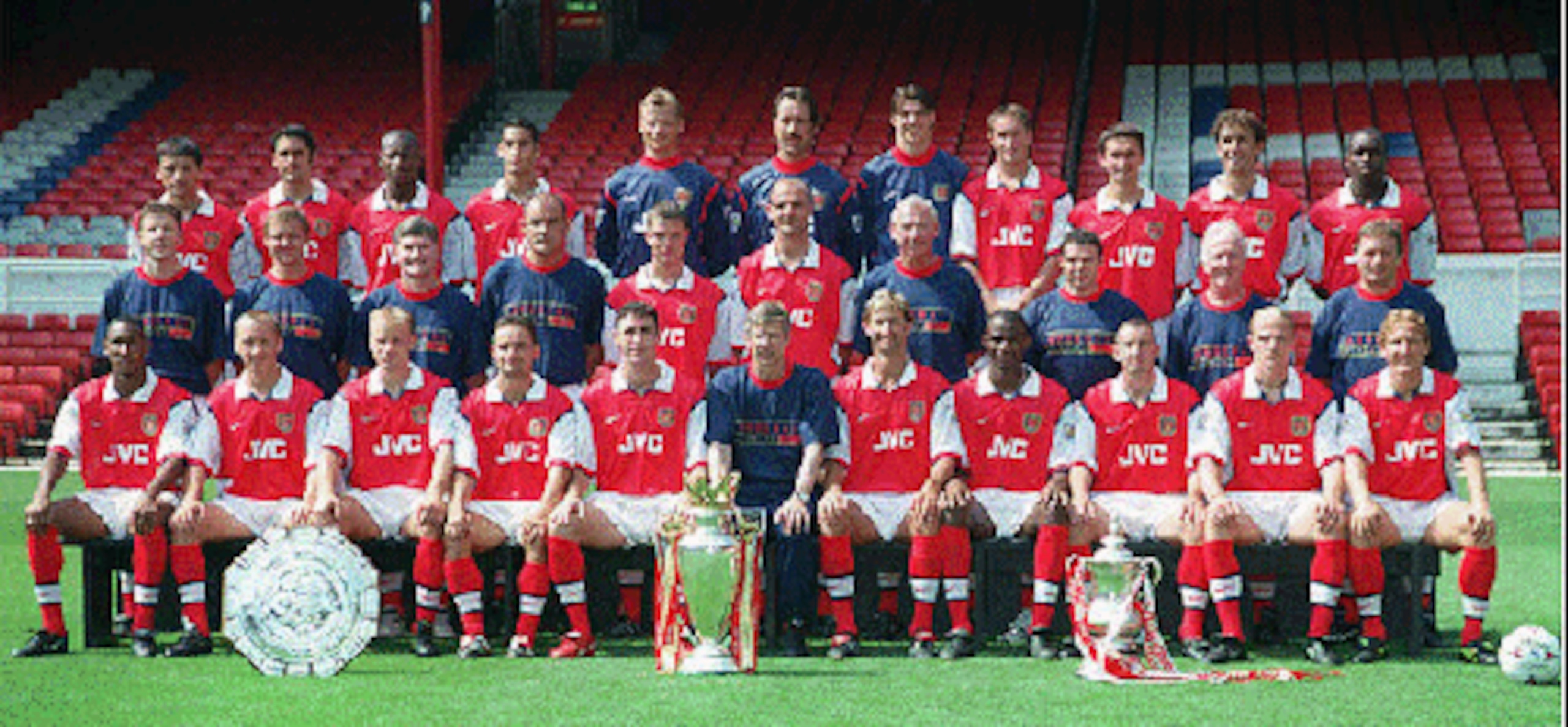 http://www.google.com/imgres?imgurl=http://www.iol.ie/~killeen/arsenal/squad98.gif&imgrefurl=http://www.iol.ie/~killeen/arsenal/pictures.htm&usg=__4jacxIO3BaAvGMY1zihKO-3_C4M=&h=232&w=500&sz=106&hl=en&start=15&zoom=1&tbnid=JTZghbS4PXPNeM:&tbnh=60&tbnw=130&ei=lgarTYTHCeTm0QGqyb3-BQ&prev=/images%3Fq%3D1997-1998%2BArsenal%26hl%3Den%26biw%3D1020%26bih%3D567%26gbv%3D2%26tbm%3Disch&itbs=1
