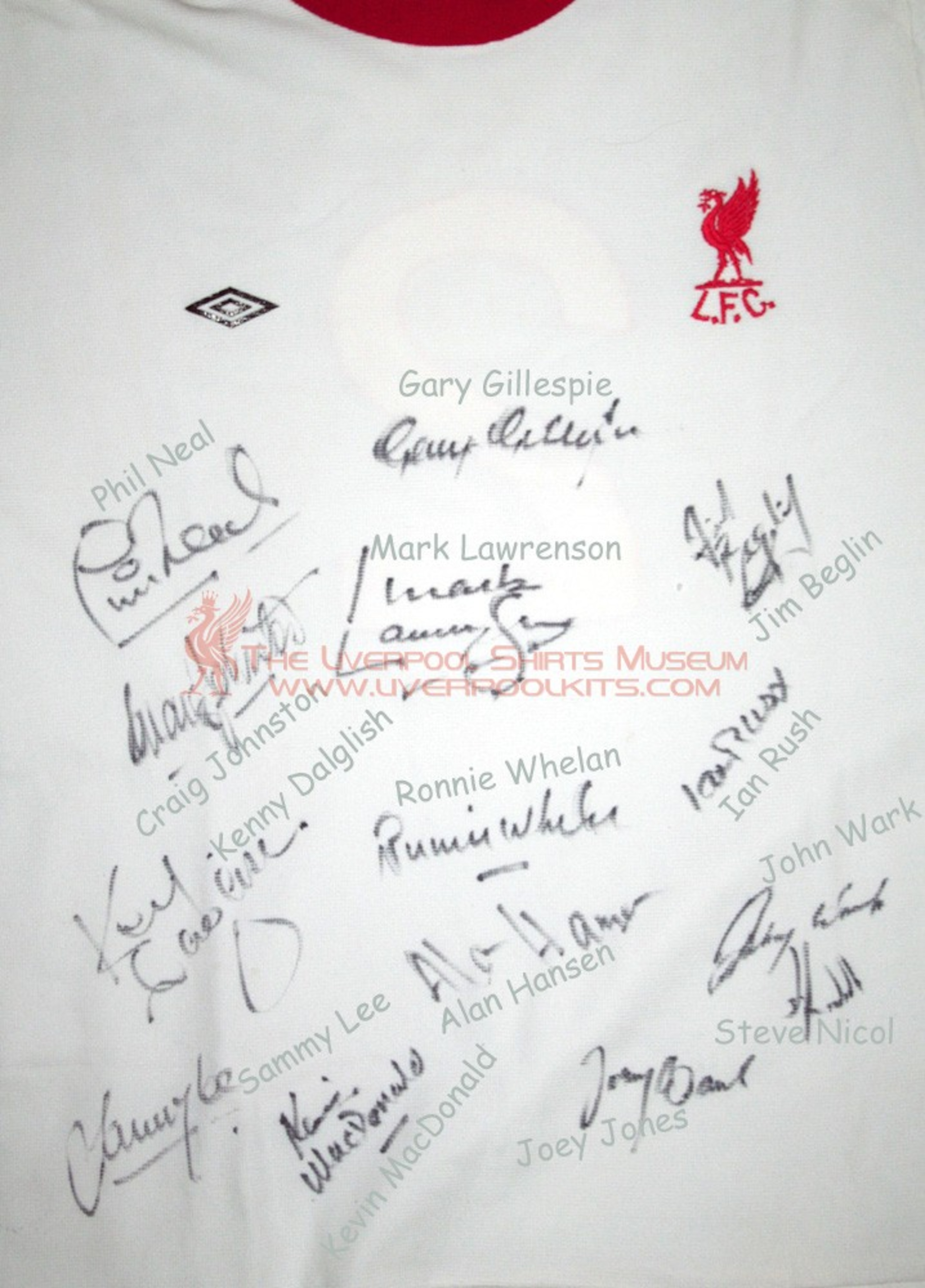 http://www.liverpoolkits.com/LFC74AP-c.jpg http://www.liverpoolkits.com/LFC74AP-c.jpg