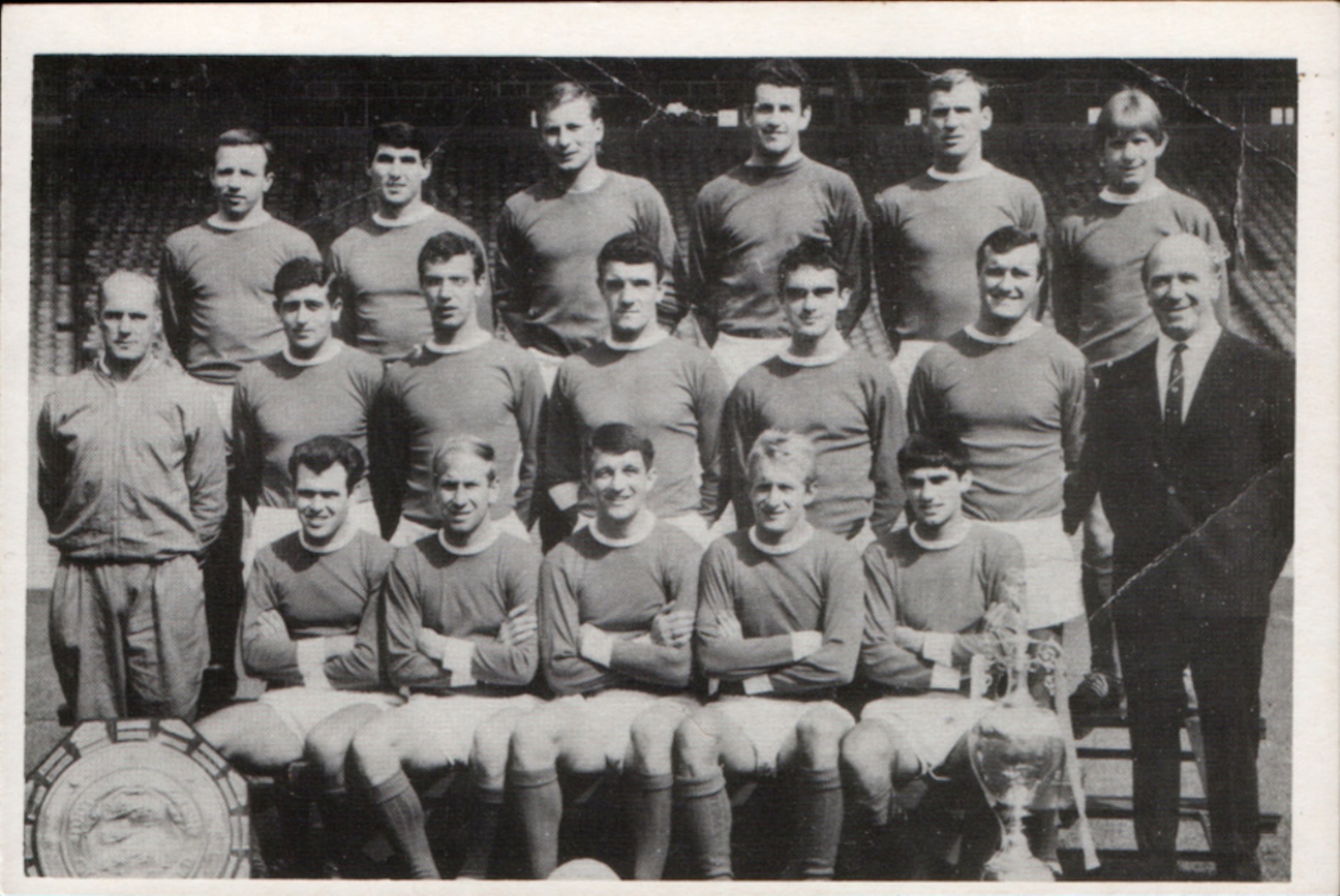 http://postcards-of-the-past.co.uk/cards/football/mufc02.jpg