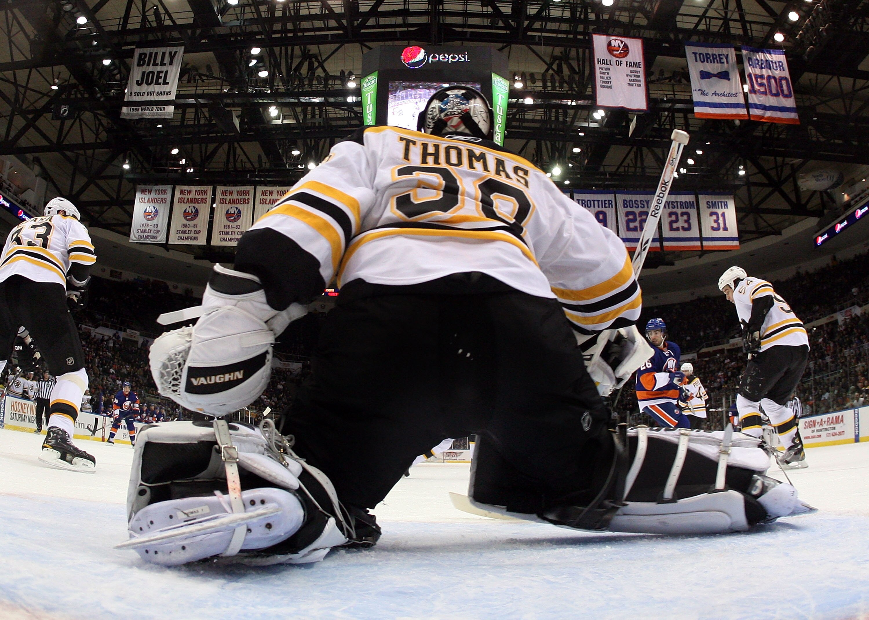 UNIONDALE, NY - MARCH 11:  Tim Thomas #30 of the Boston Bruins tends net against the New York Islanders at the Nassau Coliseum on March 11, 2011 in Uniondale, New York.  (Photo by Bruce Bennett/Getty Images)
