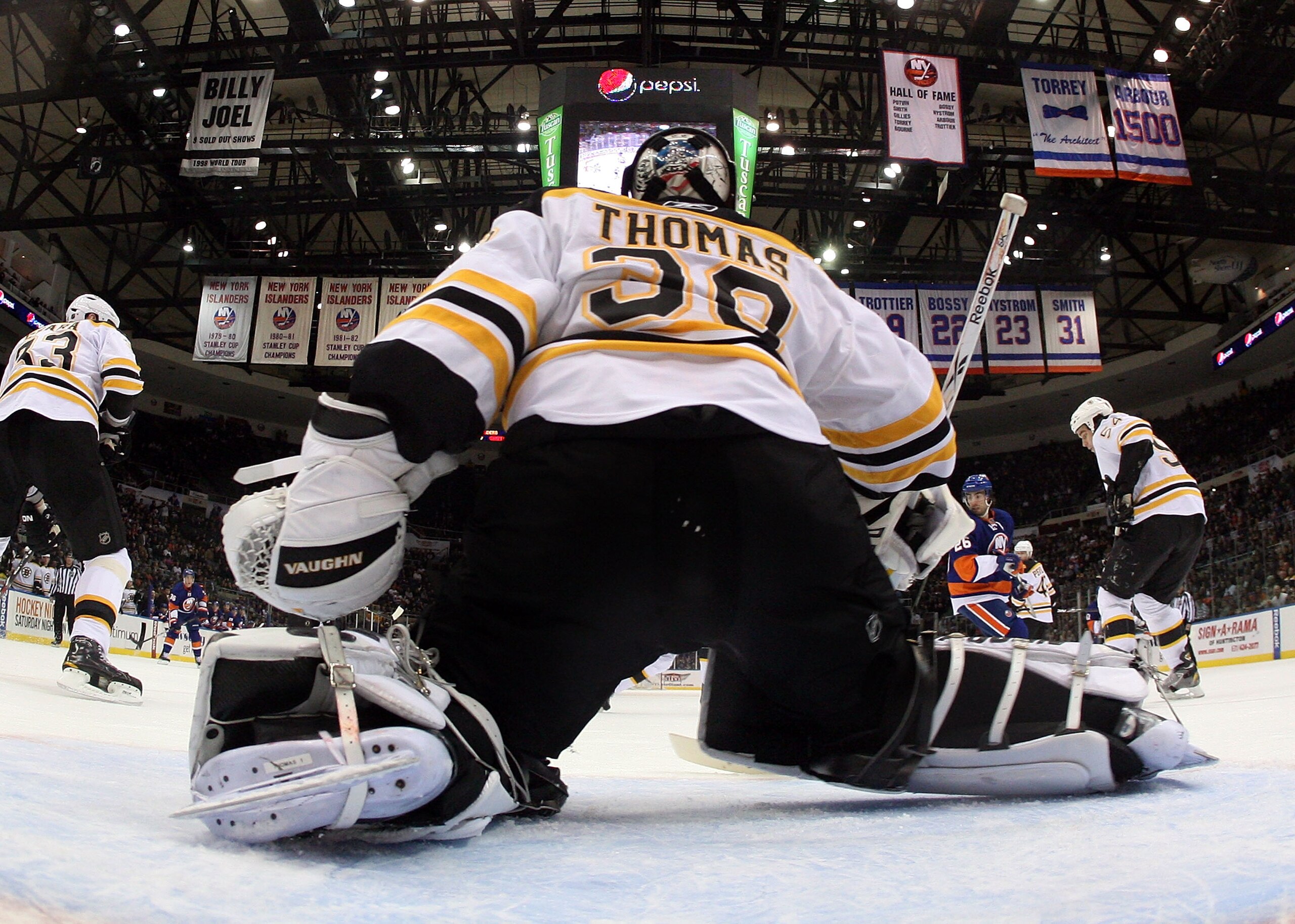 UNIONDALE, NY - MARCH 11:  Tim Thomas #30 of the Boston Bruins tends net against the New York Islanders at the Nassau Coliseum on March 11, 2011 in Uniondale, New York.  (Photo by Bruce Bennett/Getty Images)
