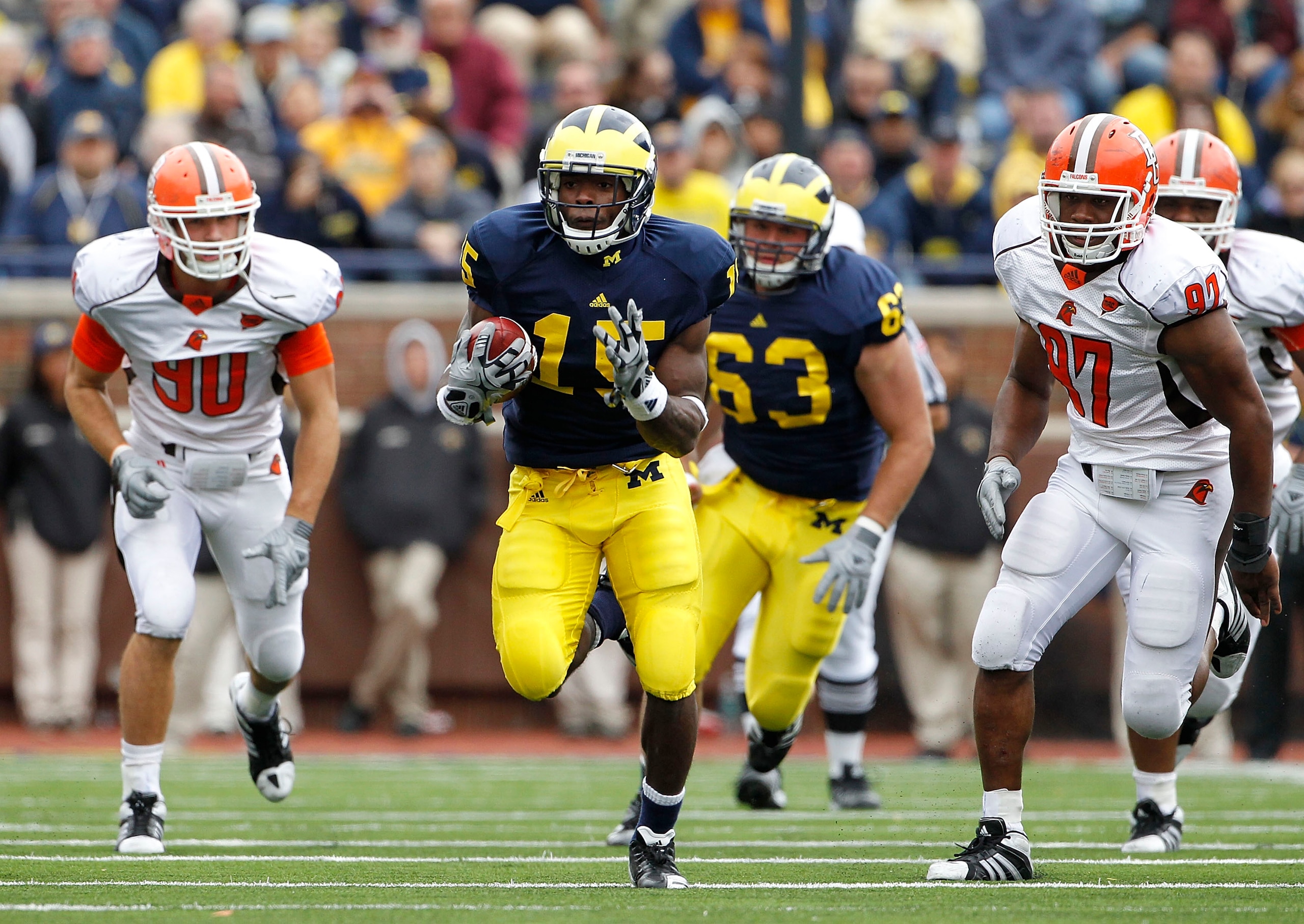 ANN ARBOR, MI - SEPTEMBER 25: Michael Cox #15 of the Michigan Wolverines runs for a 35 yard gain in the fourth quarter during the game against Bowling Green on September 25, 2010 at Michigan Stadium in Ann Arbor, Michigan. Michigan defeated Bowling Green ANN ARBOR, MI - SEPTEMBER 25: Michael Cox #15 of the Michigan Wolverines runs for a 35 yard gain in the fourth quarter during the game against Bowling Green on September 25, 2010 at Michigan Stadium in Ann Arbor, Michigan. Michigan defeated Bowling Green
