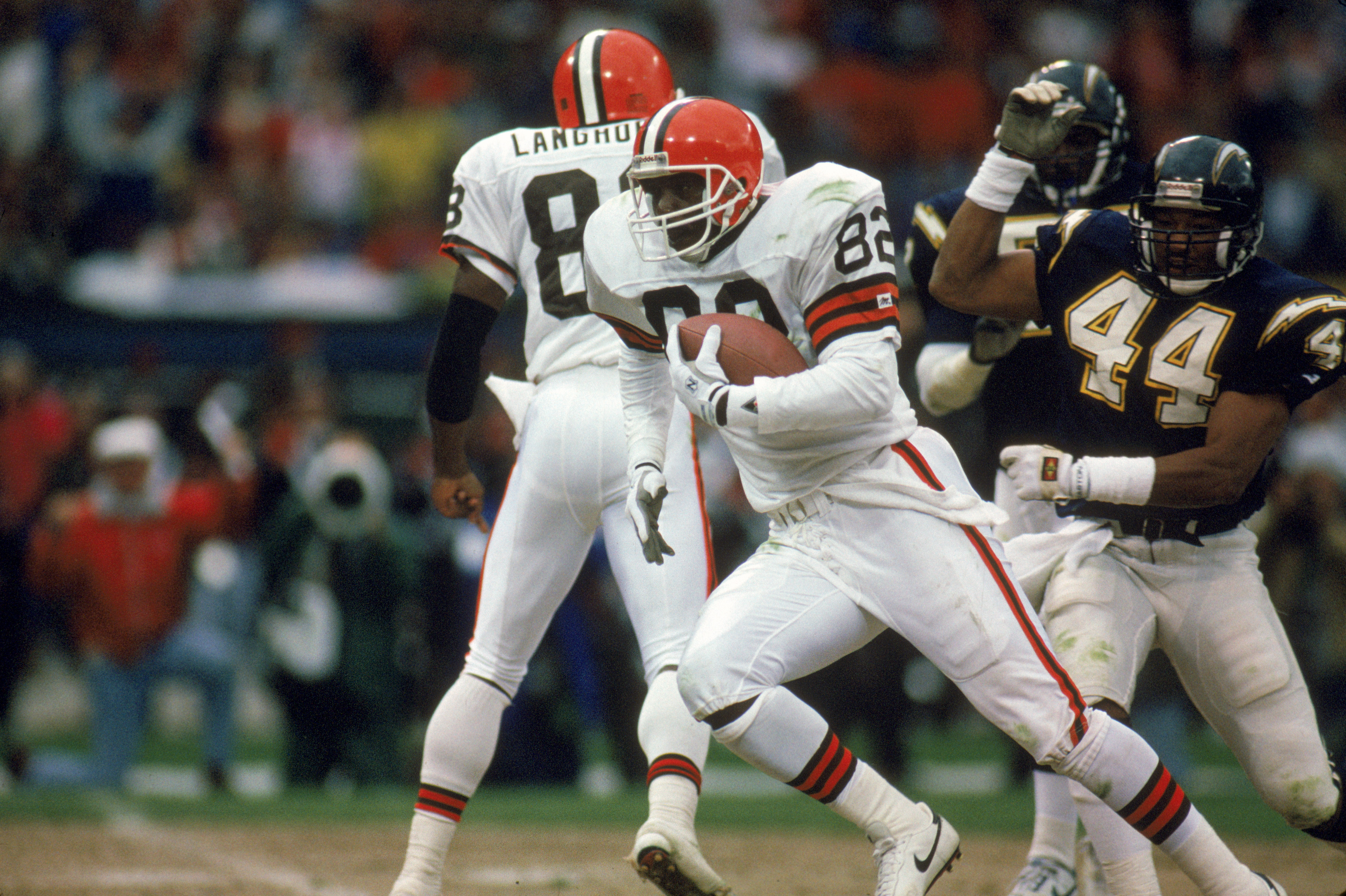 Cleveland Browns? tight end, Ozzie Newsome (82) takes a 47 yard