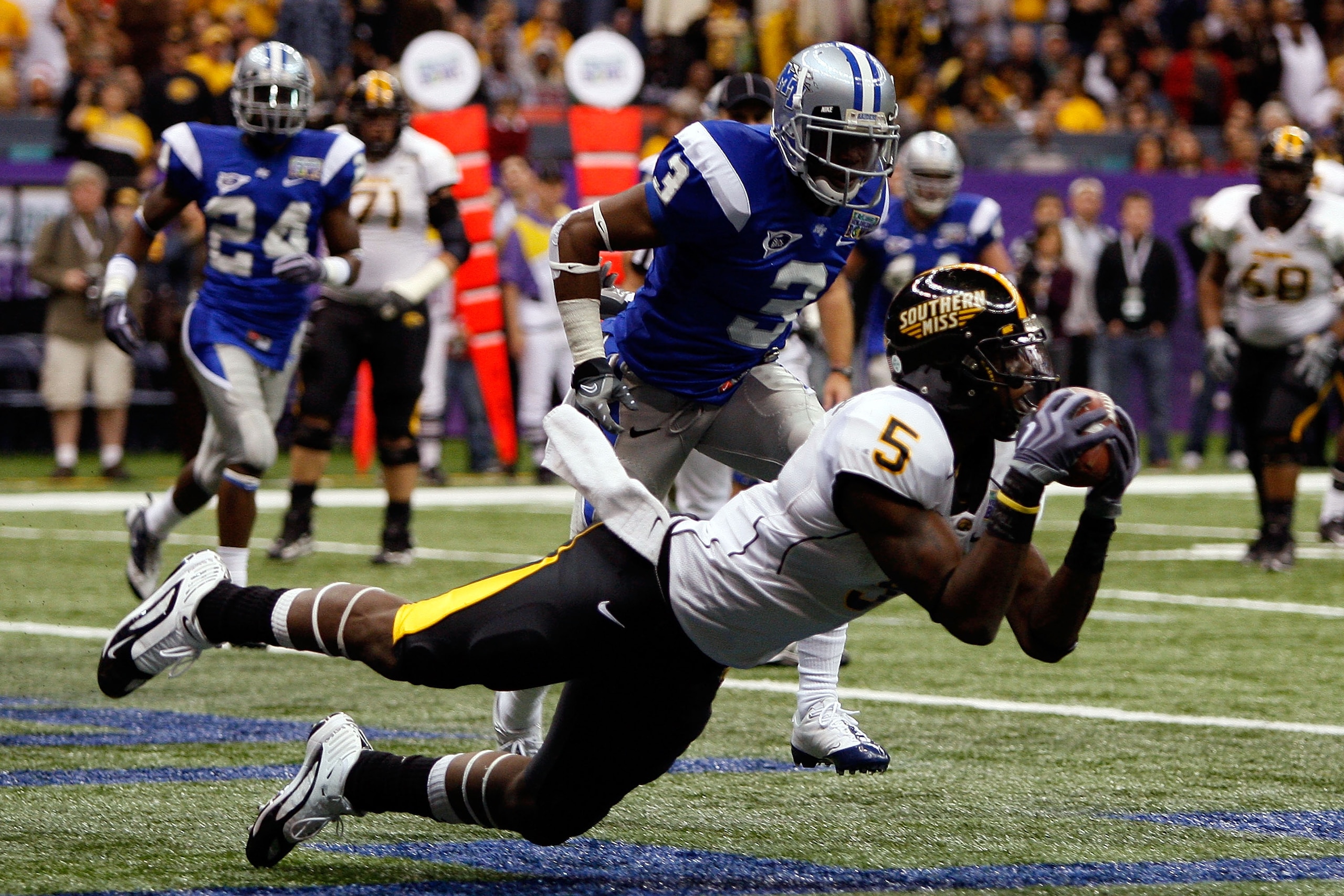 NEW ORLEANS - DECEMBER 20: DeAndre Brown #5 of the Southern Miss Golden Eagles catches a pass for a two point conversion over Marcus Udell #3 of the Middle Tennessee Blue Raiders during the R+L Carriers New Orleans Bowl at the Louisiana Superdome on Dece NEW ORLEANS - DECEMBER 20: DeAndre Brown #5 of the Southern Miss Golden Eagles catches a pass for a two point conversion over Marcus Udell #3 of the Middle Tennessee Blue Raiders during the R+L Carriers New Orleans Bowl at the Louisiana Superdome on Dece