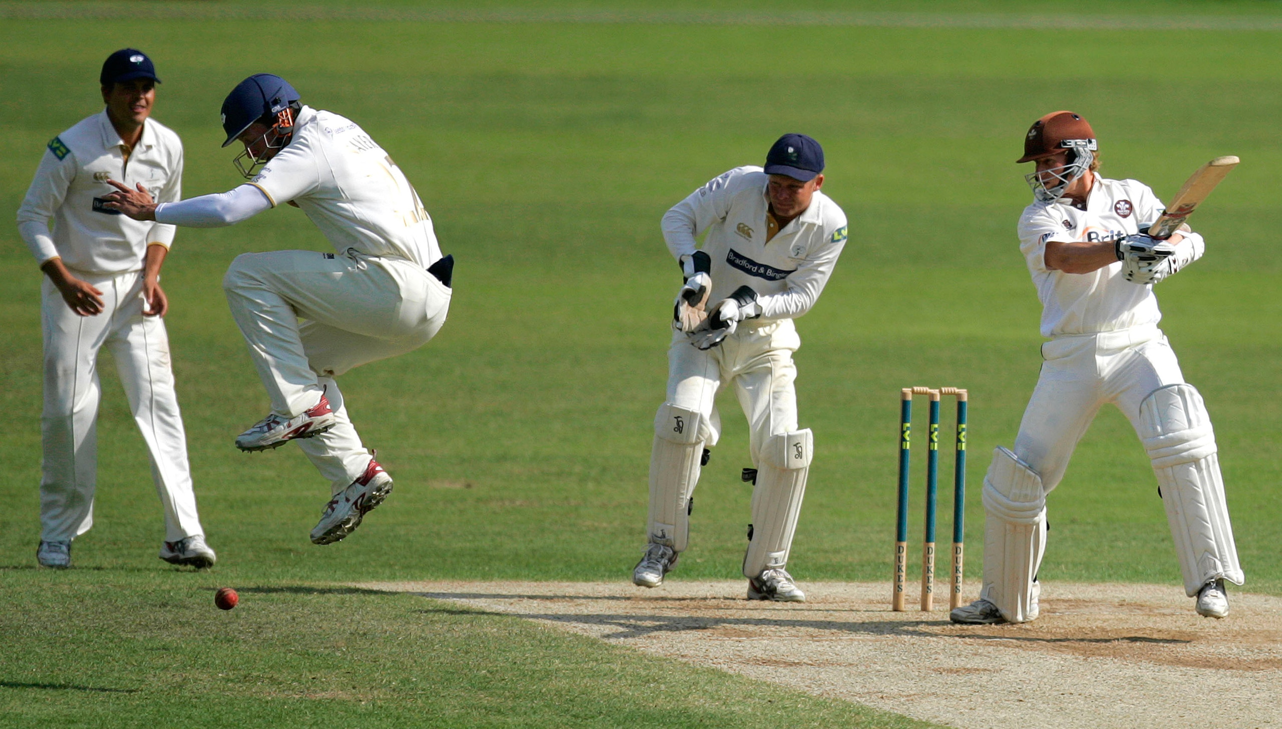 LONDON - MAY 24: Jon Batty (R) of Surrey in action during the LV County Champiopnship Division One match between Surrey CCC v Yorkshire CCC at The Brit Oval on May 24, 2008 in London, England. (Photo Tom Dulat/Getty Images)