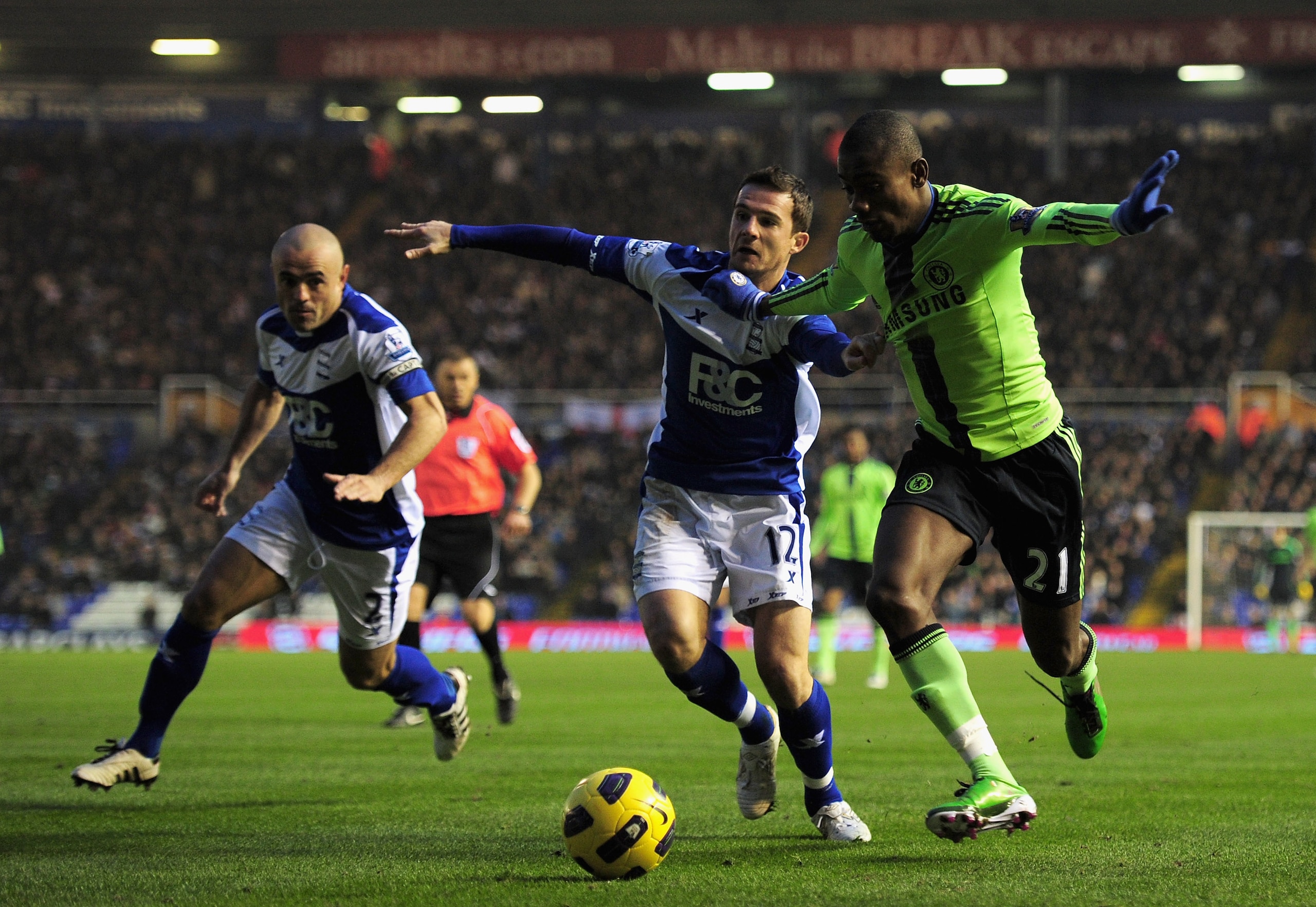BIRMINGHAM, ENGLAND - NOVEMBER 20: Salomon Kalou of Chelsea holds off the challenge by Barry Ferguson of Birmingham City during the Barclays Premier League match between Birmingham City and Chelsea at St Andrews on November 20, 2010 in Birmingham, Englan BIRMINGHAM, ENGLAND - NOVEMBER 20: Salomon Kalou of Chelsea holds off the challenge by Barry Ferguson of Birmingham City during the Barclays Premier League match between Birmingham City and Chelsea at St Andrews on November 20, 2010 in Birmingham, Englan