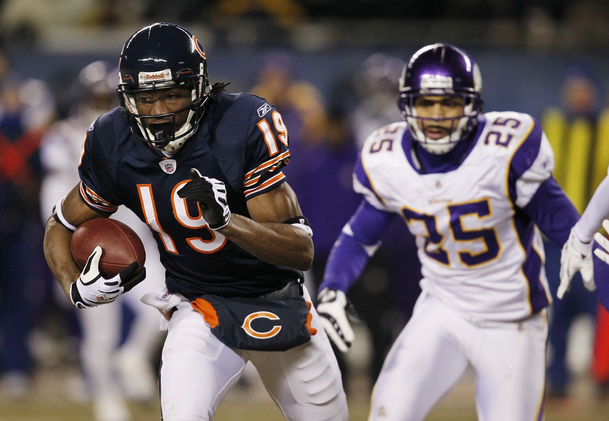 CHICAGO - DECEMBER 28:  Devin Aromashodu #19 of the Chicago Bears runs after a catch in front of Tyrell Johnson #25 of the Minnesota Vikings in the second quarter at Soldier Field on December 28, 2009 in Chicago, Illinois. (Photo by Jonathan Daniel/Getty 