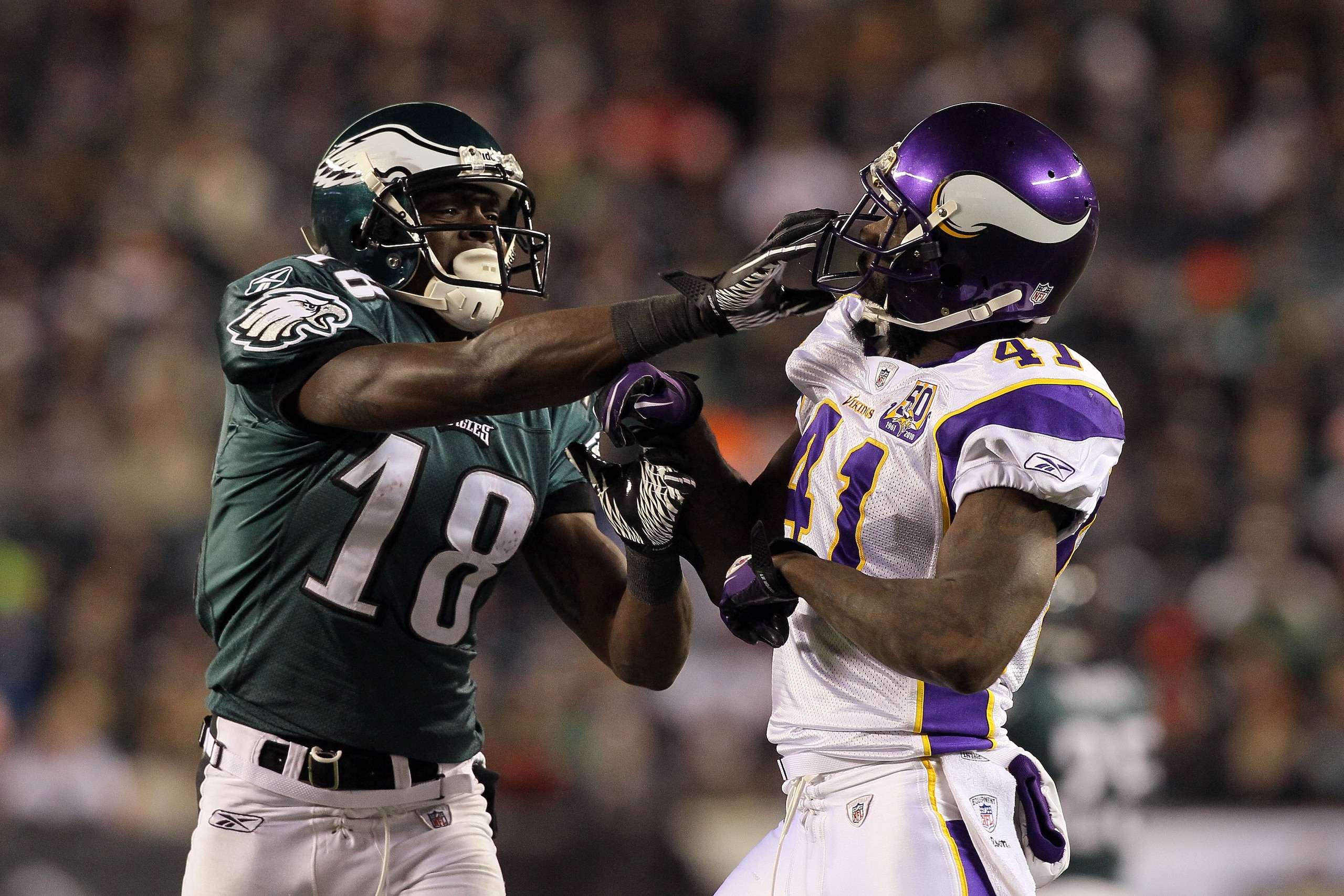 PHILADELPHIA, PA - DECEMBER 28:  Jeremy Maclin #18 of the Philadelphia Eagles gets in the face of Frank Walker #41 of the Minnesota Vikings at Lincoln Financial Field on December 28, 2010 in Philadelphia, Pennsylvania.  (Photo by Jim McIsaac/Getty Images)